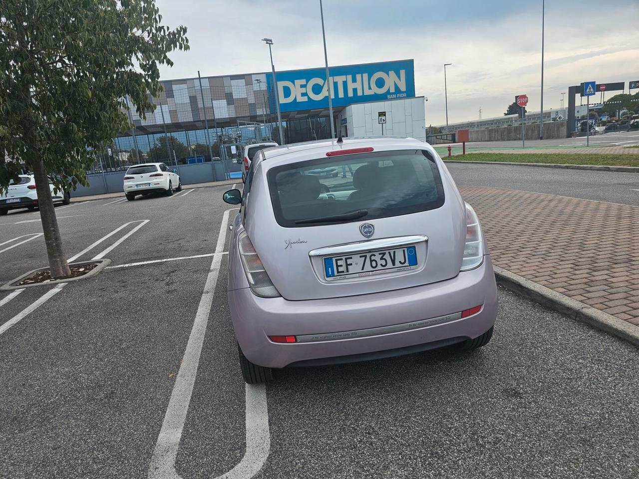 Lancia Ypsilon 1.3 MJT 75 CV Unyca