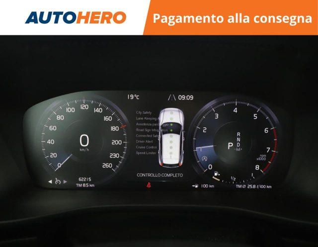 VOLVO XC40 T2 Geartronic Momentum Core