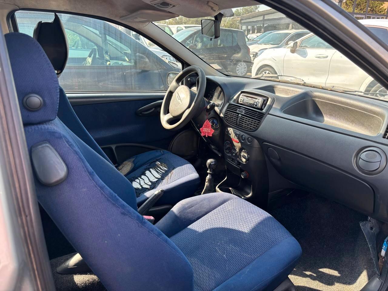 Fiat Punto 1.2i 16V 3 porte