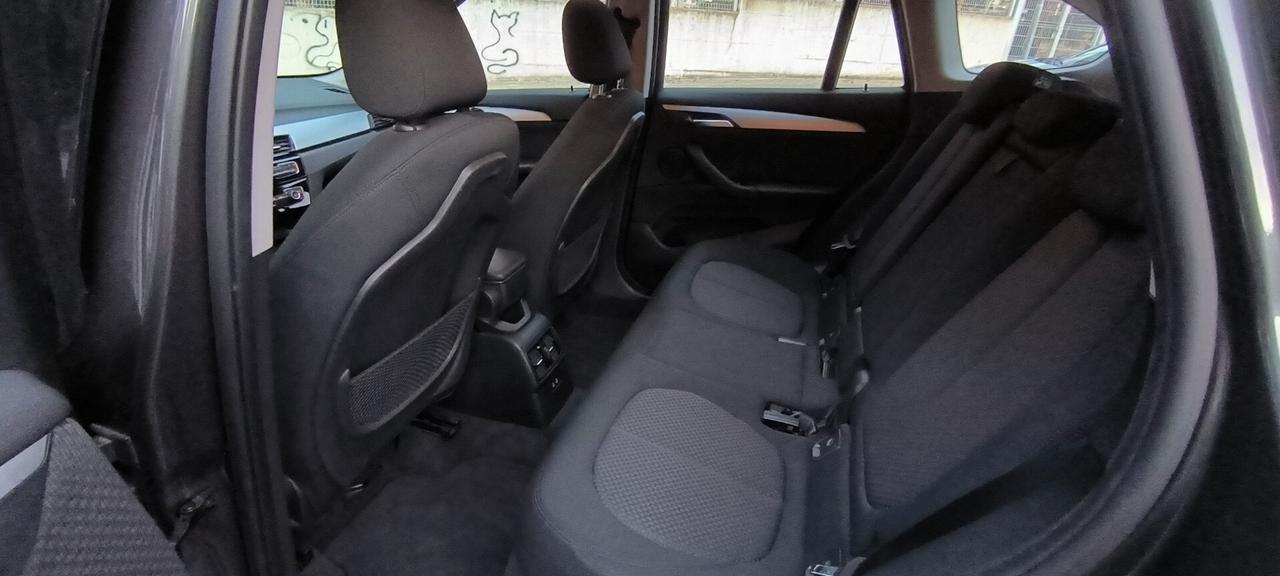 BMW X1 auto incidentata