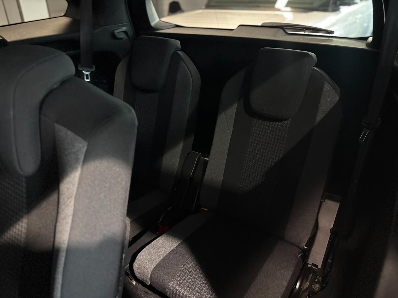 Peugeot 5008 *1.5 bluehdi Active s*NEOPATENTATI