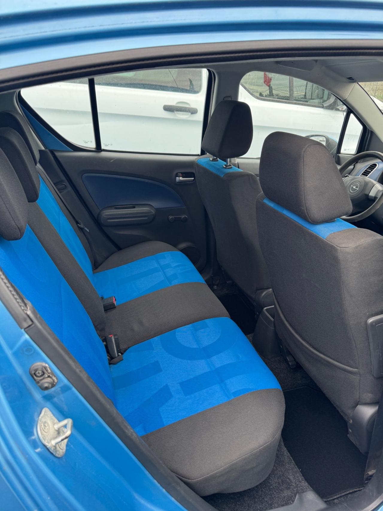 Opel Agila 1.0 12V 65CV per Neopatentati