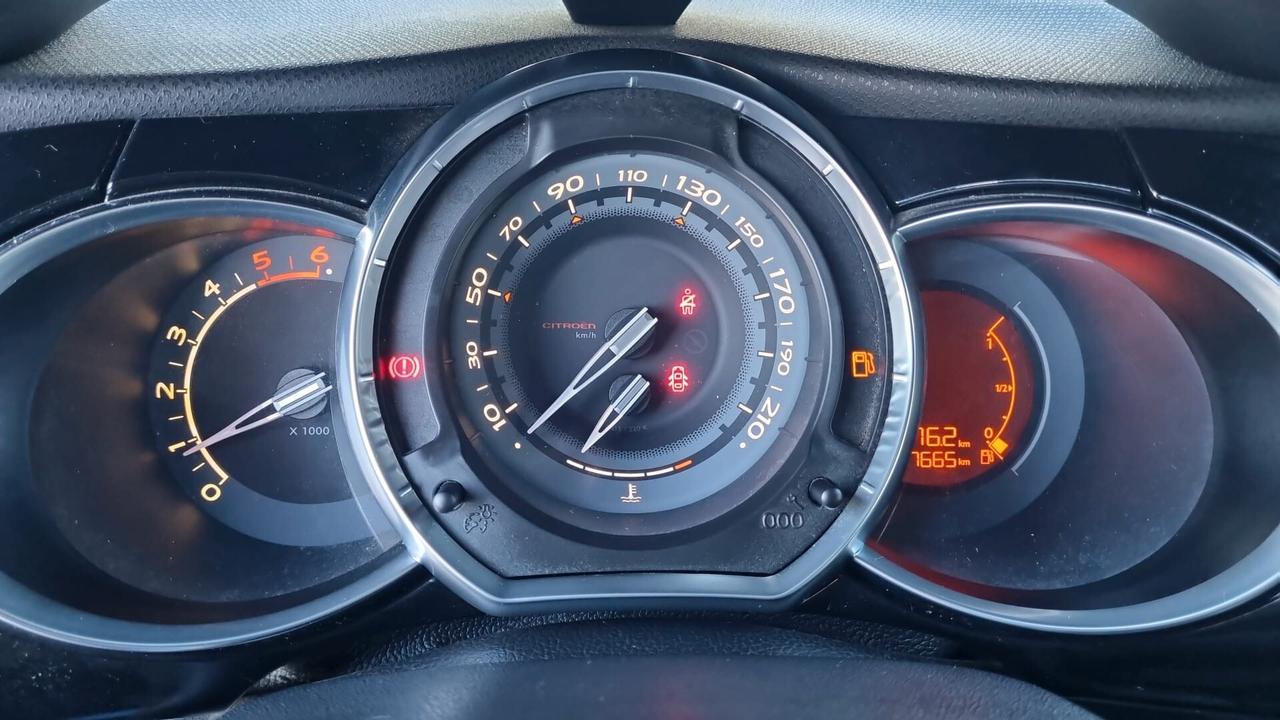 Ds DS3 3 1.4 HDi 70 Just Black-68CV-50KW-