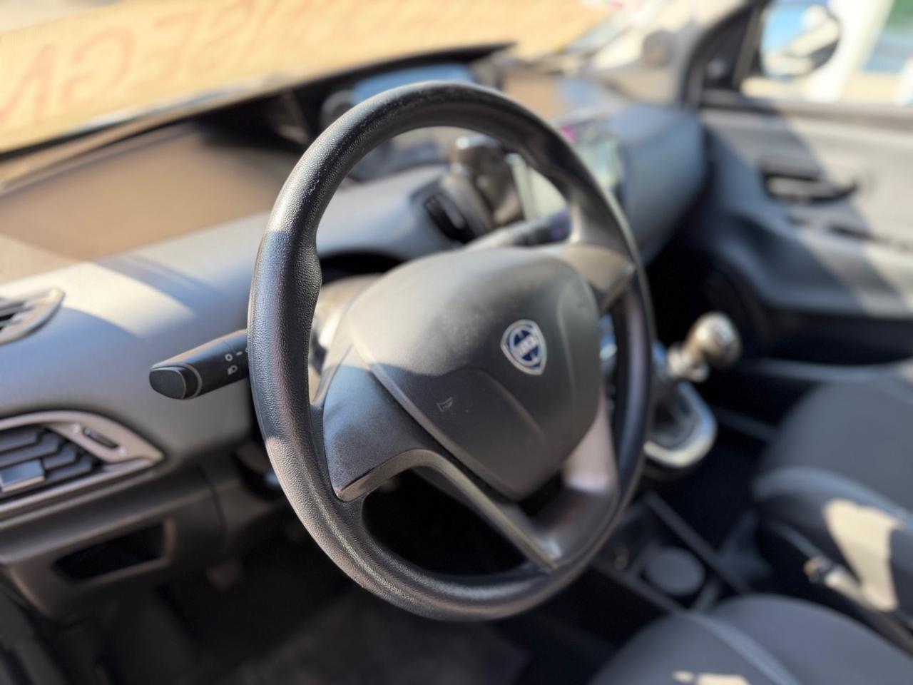 Lancia Ypsilon 1.2 69 CV 5 P PLATINUM
