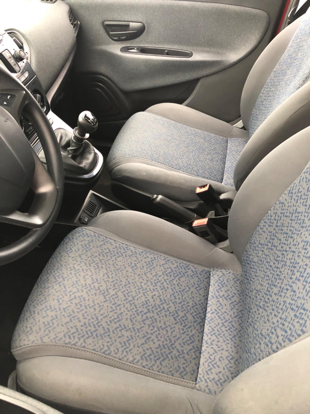 Lancia Ypsilon 1.0 FireFly 5 porte S&S Hybrid Ecochic Silver