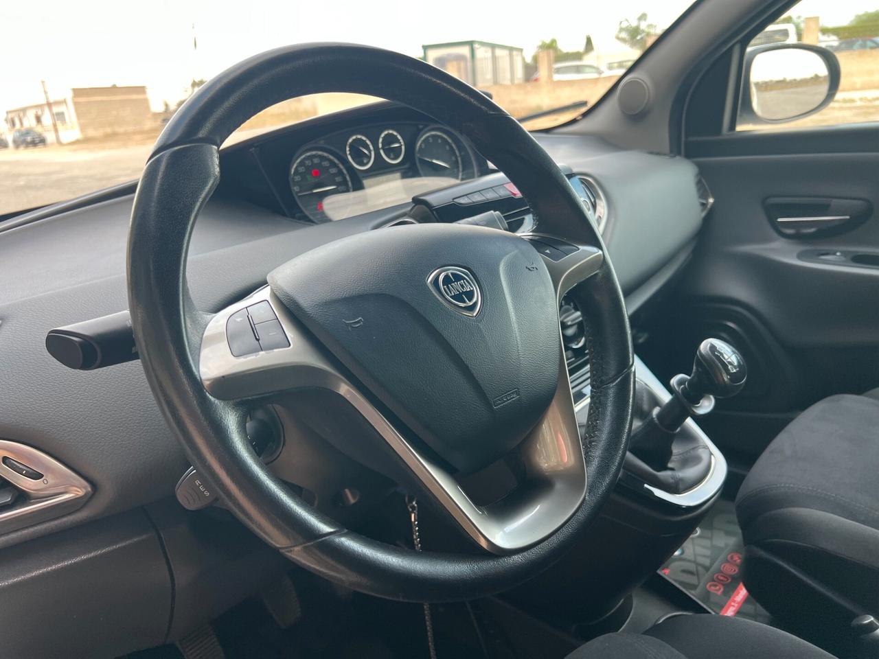Lancia Ypsilon 1.2 69 CV 5 porte