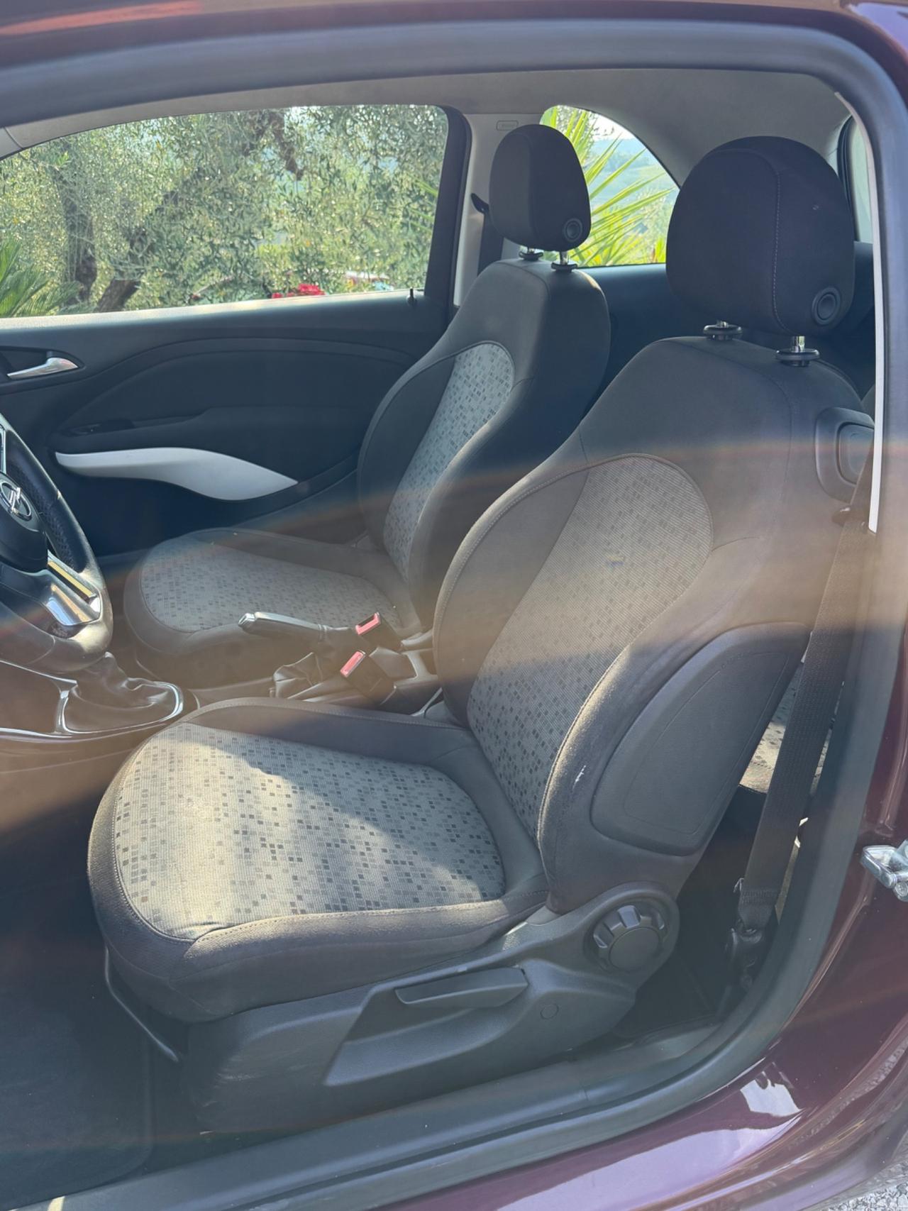 Opel Adam 1.4 87 CV GPL Tech Jam