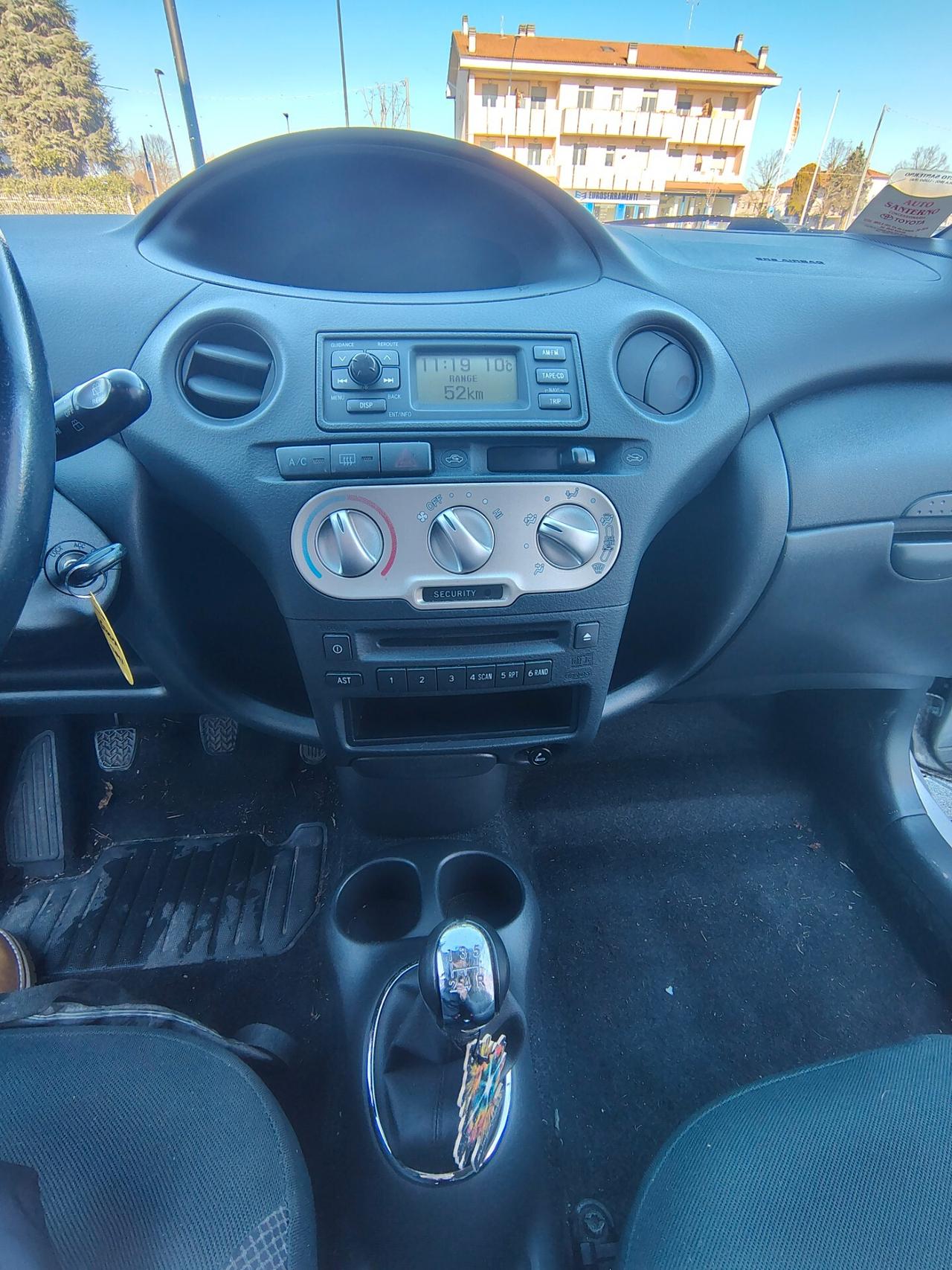 Toyota Yaris 1.3i 16V cat 3 porte Sol