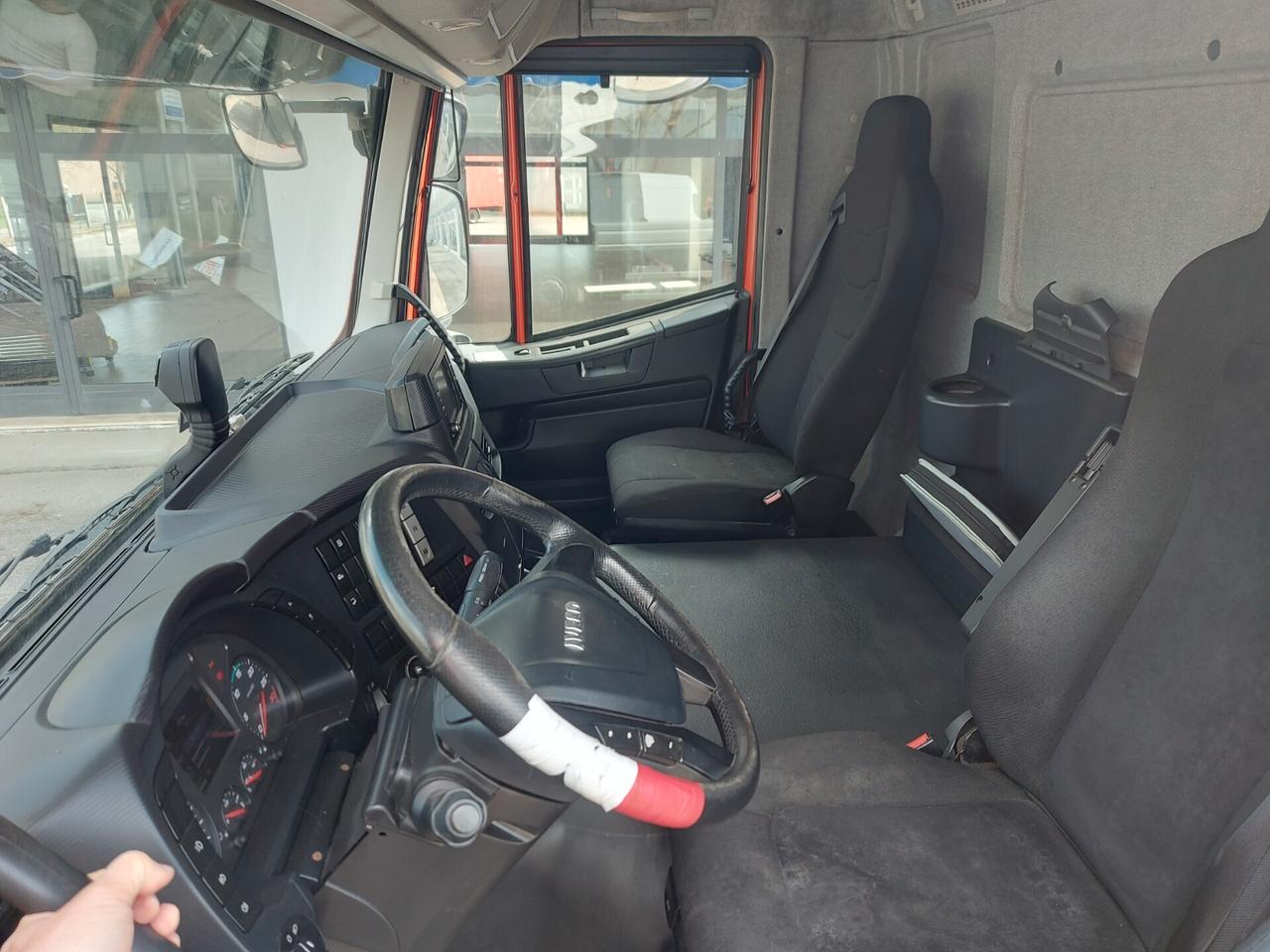 IVECO STRALIS AD190S31FP-CM PIANALE CON RAMPE E VERICELLO DI NUOVA COSTRUZIONE