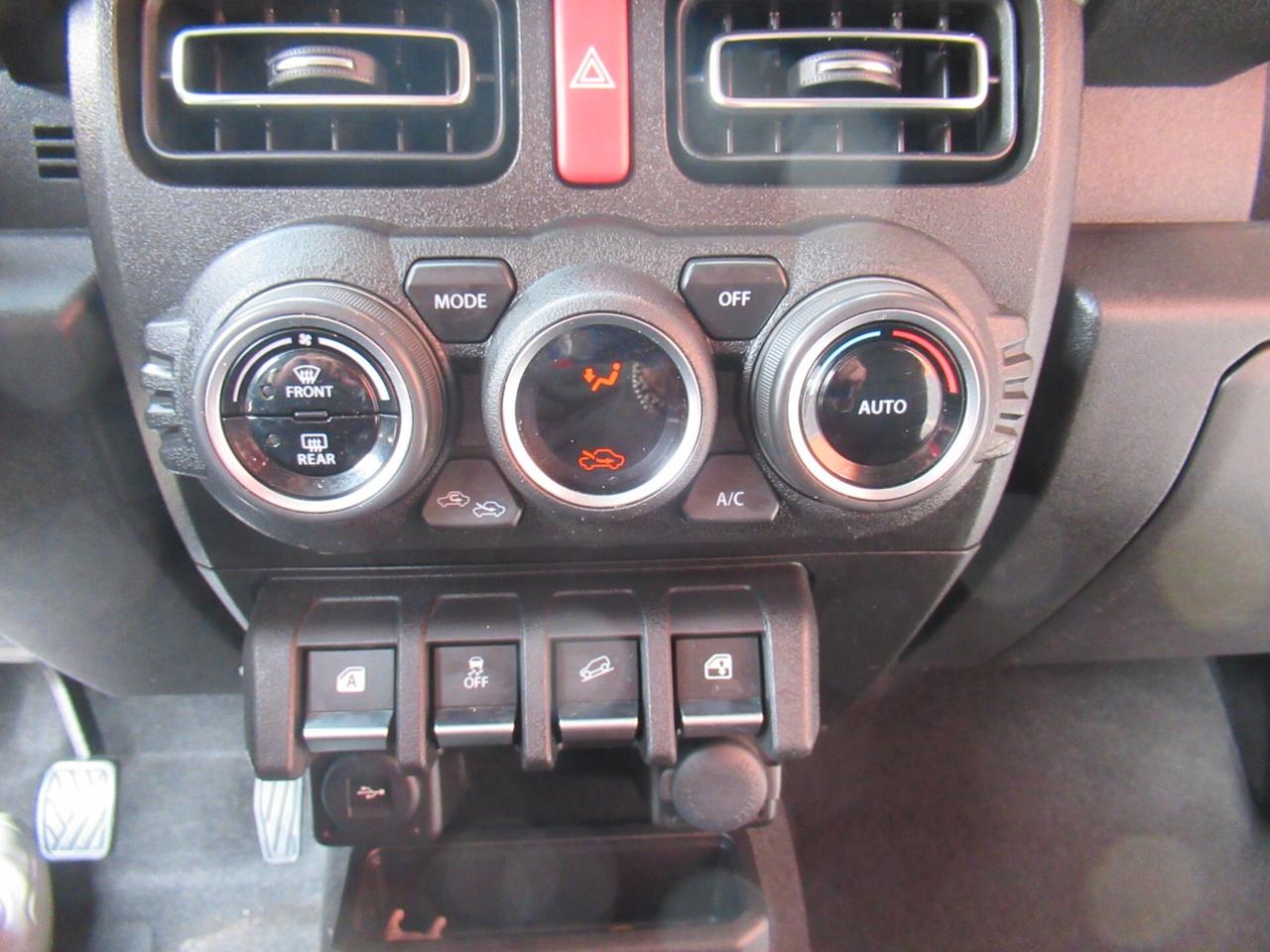 Suzuki Jimny 1.5 5MT Top