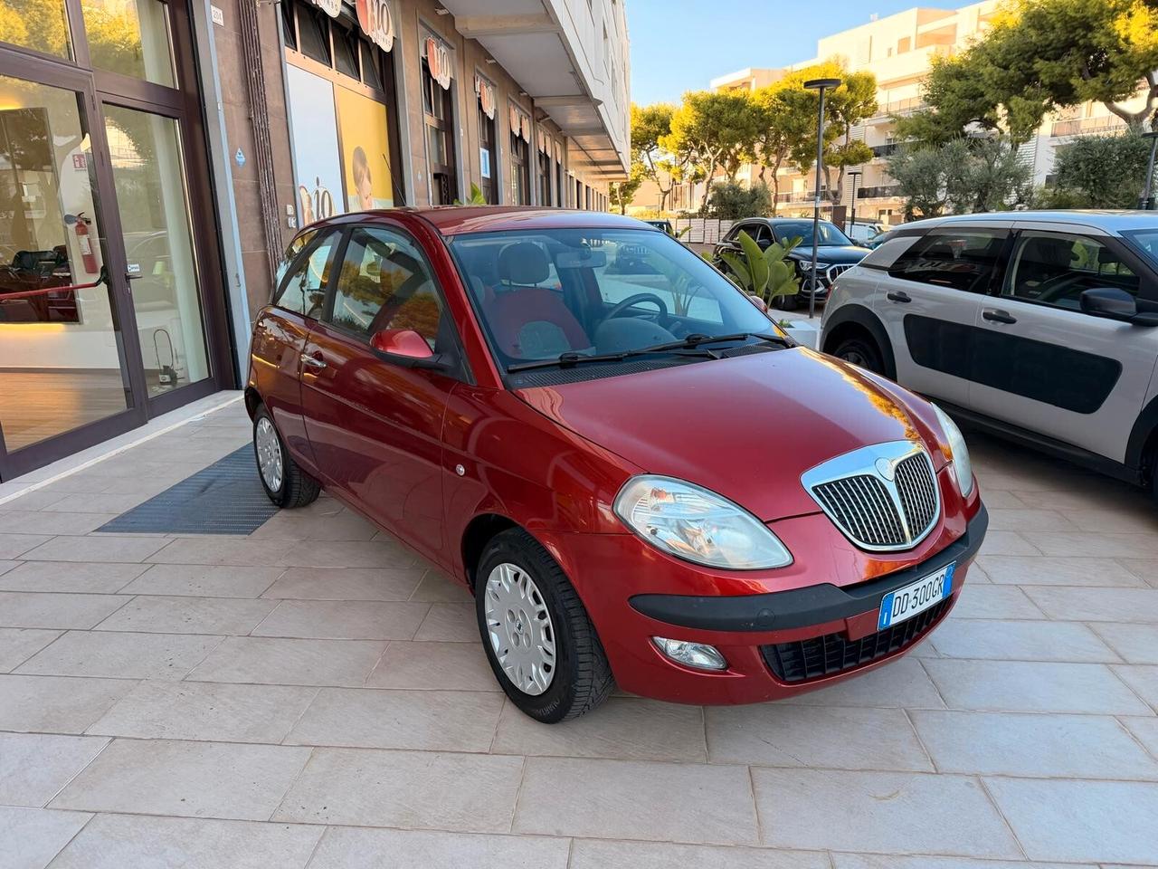 Lancia Ypsilon 1.3 MJT 75 CV Platino