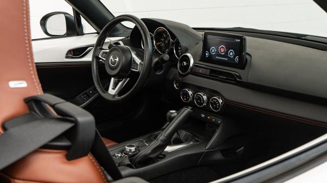 MAZDA MX-5 2.0L Skyactiv-G Kazari