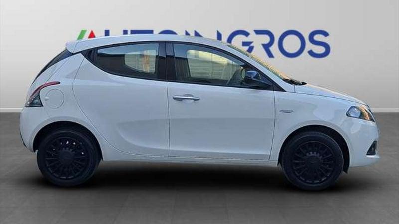 Lancia Ypsilon 1.0 FireFly Hybrid Silver