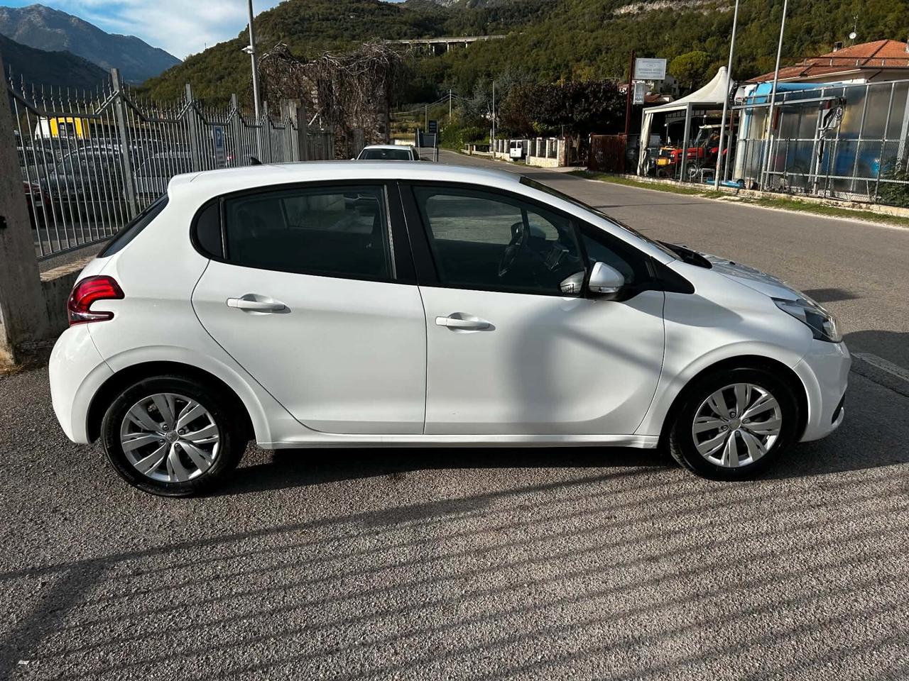 Peugeot 208 BlueHDi 75 5 porte EURO 6 NEOPATENTATI