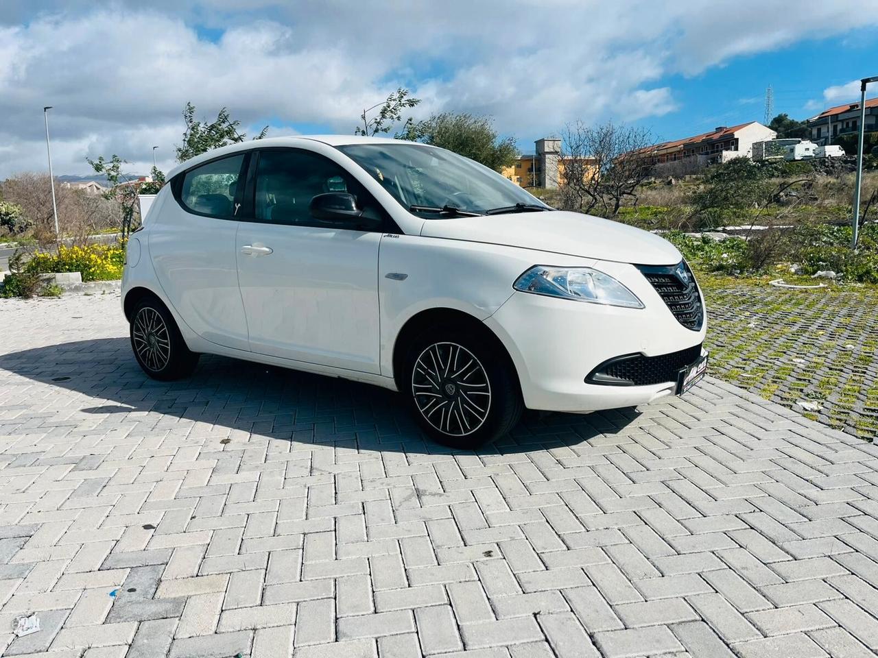 Lancia Ypsilon 1.3MLJT COME NUOVA CHIAMA 2012