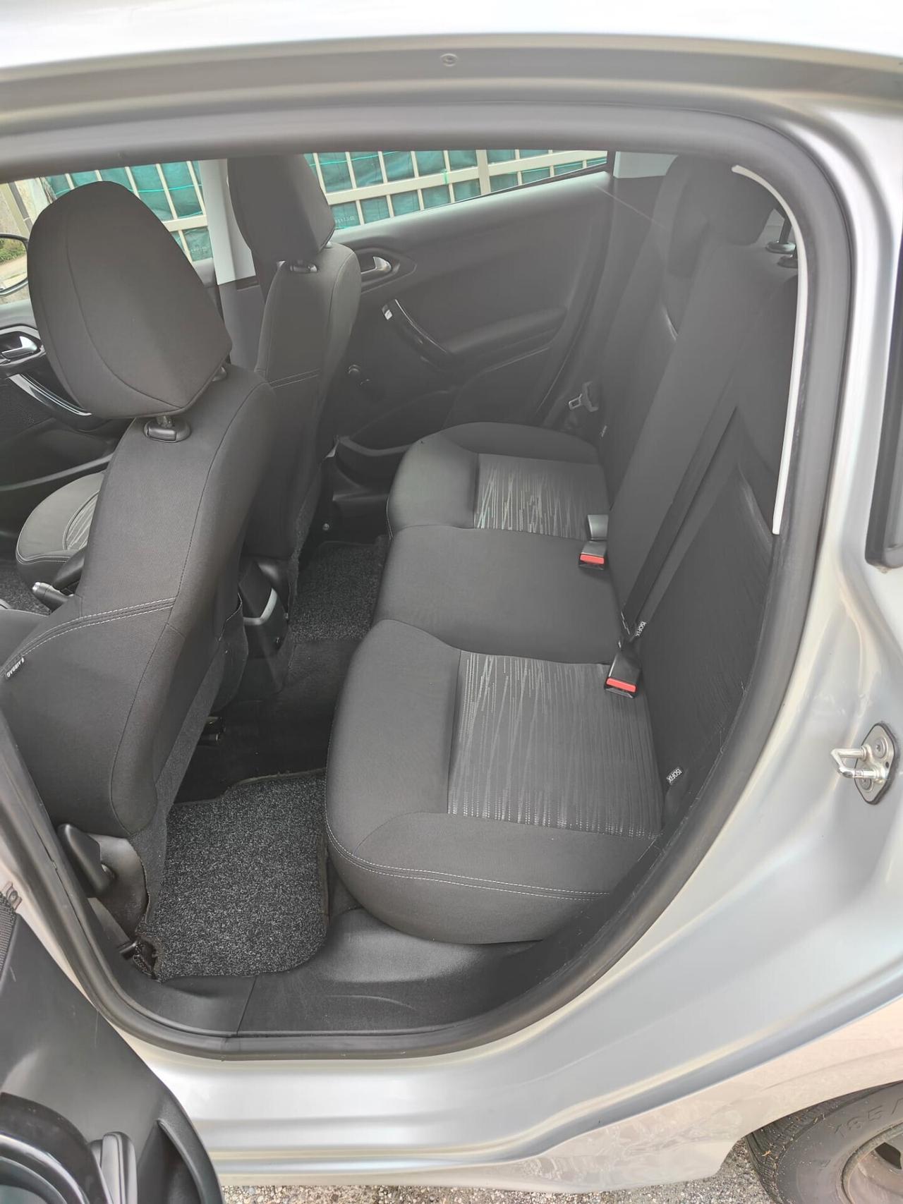 Peugeot 208 benzina