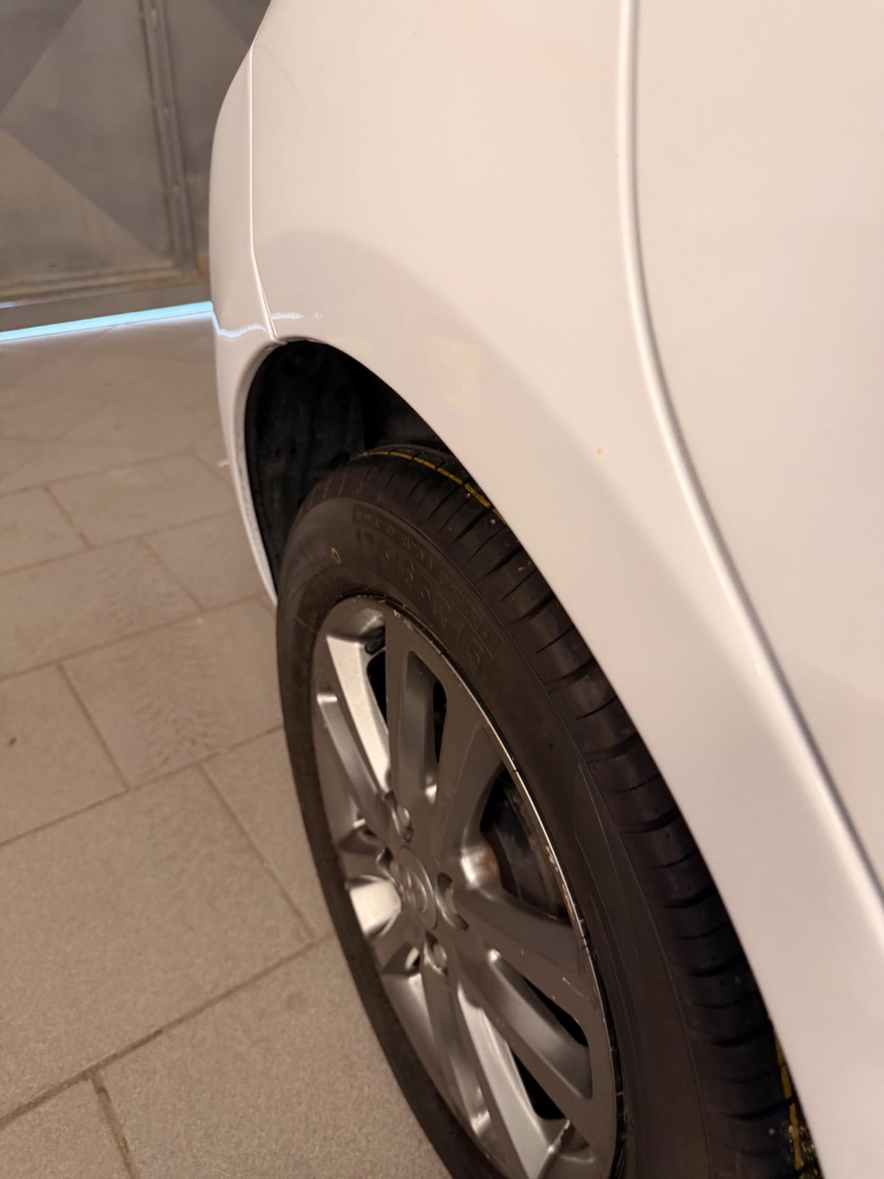Toyota Yaris 1.4 D-4D 5 porte Lounge (GARANZIA TOYOTA 6 ANNI)