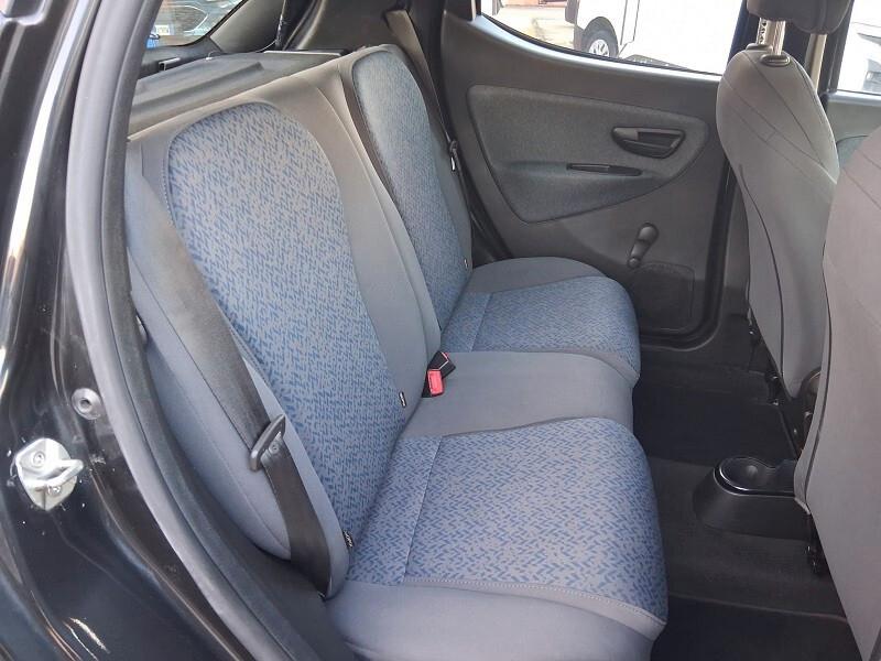 Lancia Ypsilon 1.0 FireFly 5 porte S&S Hybrid Silver