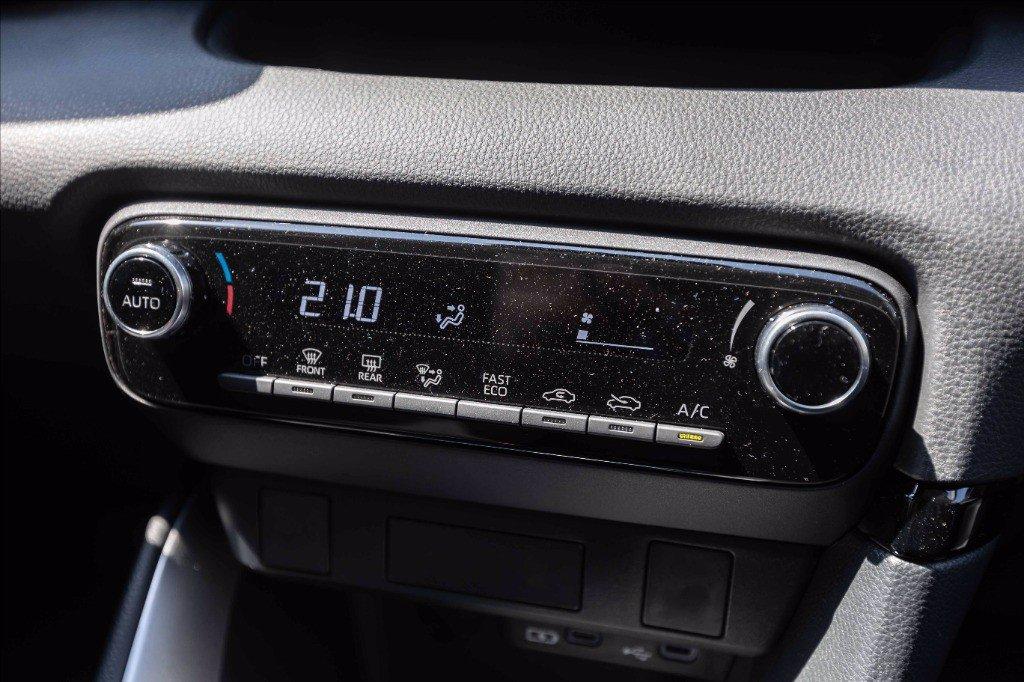 MAZDA 2 1.5 vvt full hybrid electric Centre Line e-cvt del 2025