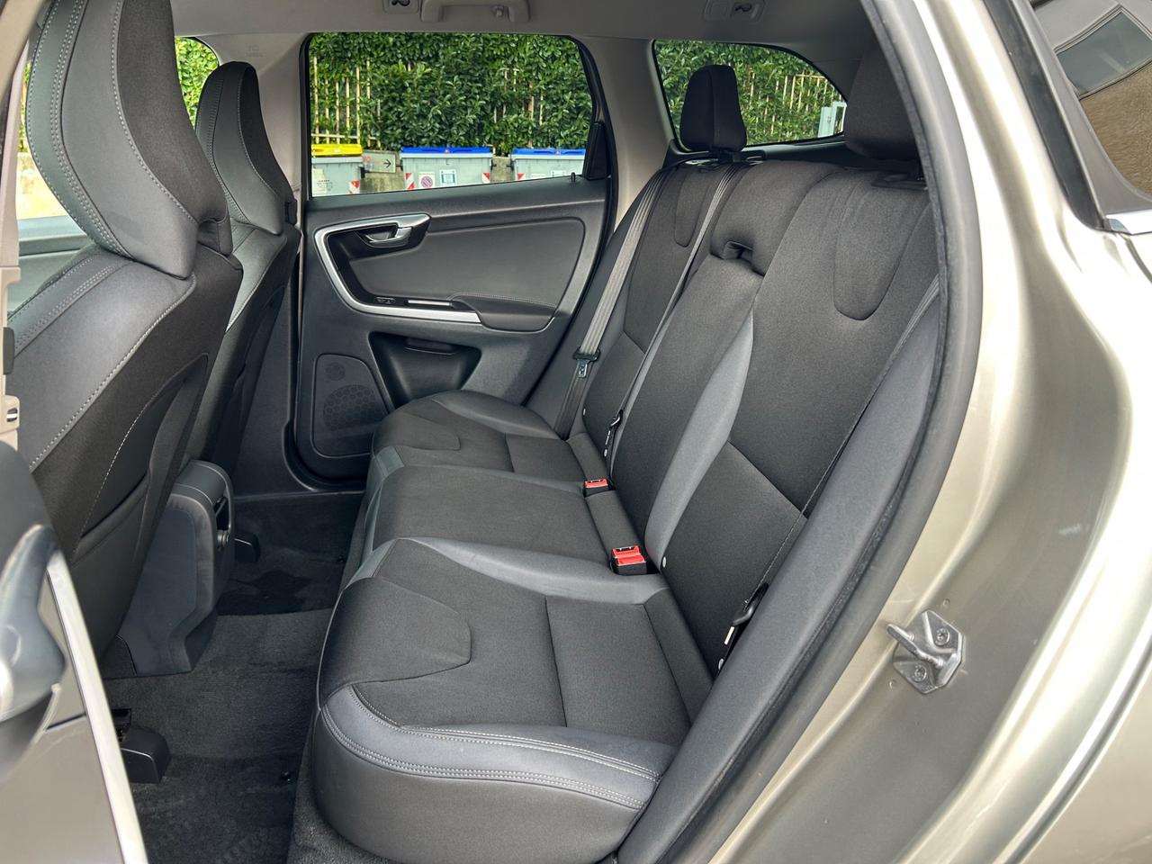 Volvo XC 60 XC60 D4 R-design Momentum Euro6