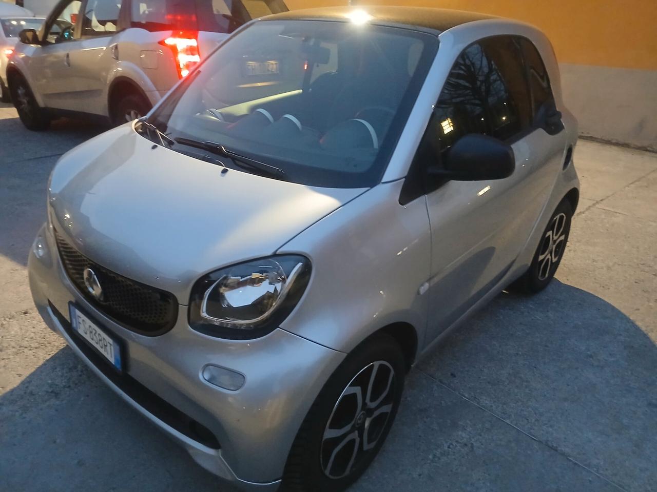 Smart ForTwo 70 1.0 Passion ***AUTOMATICA NAVIGATORE**IDONEA NEOPATENTATI