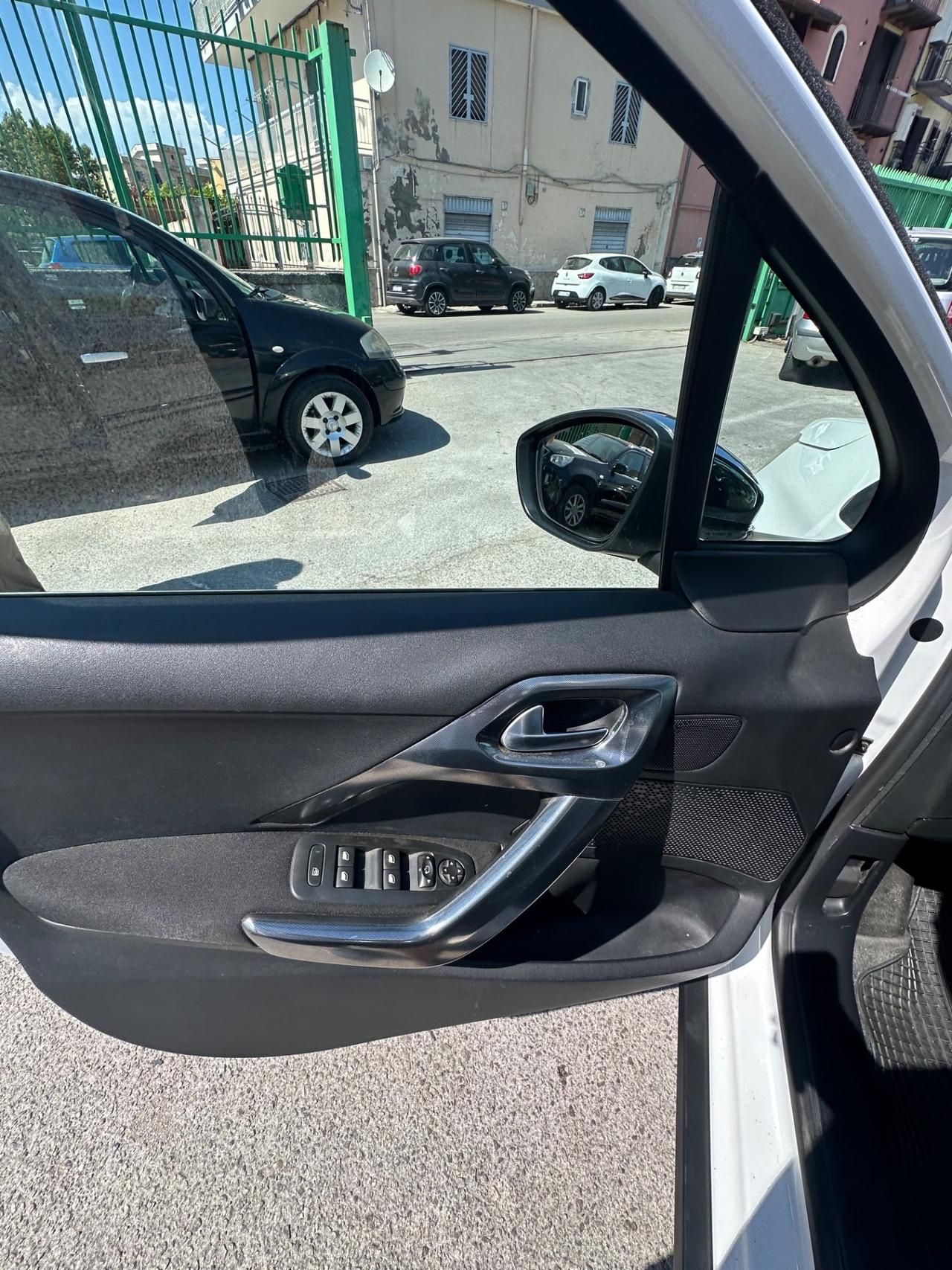 Peugeot 2008 BlueHDi 100 BLACK MATT