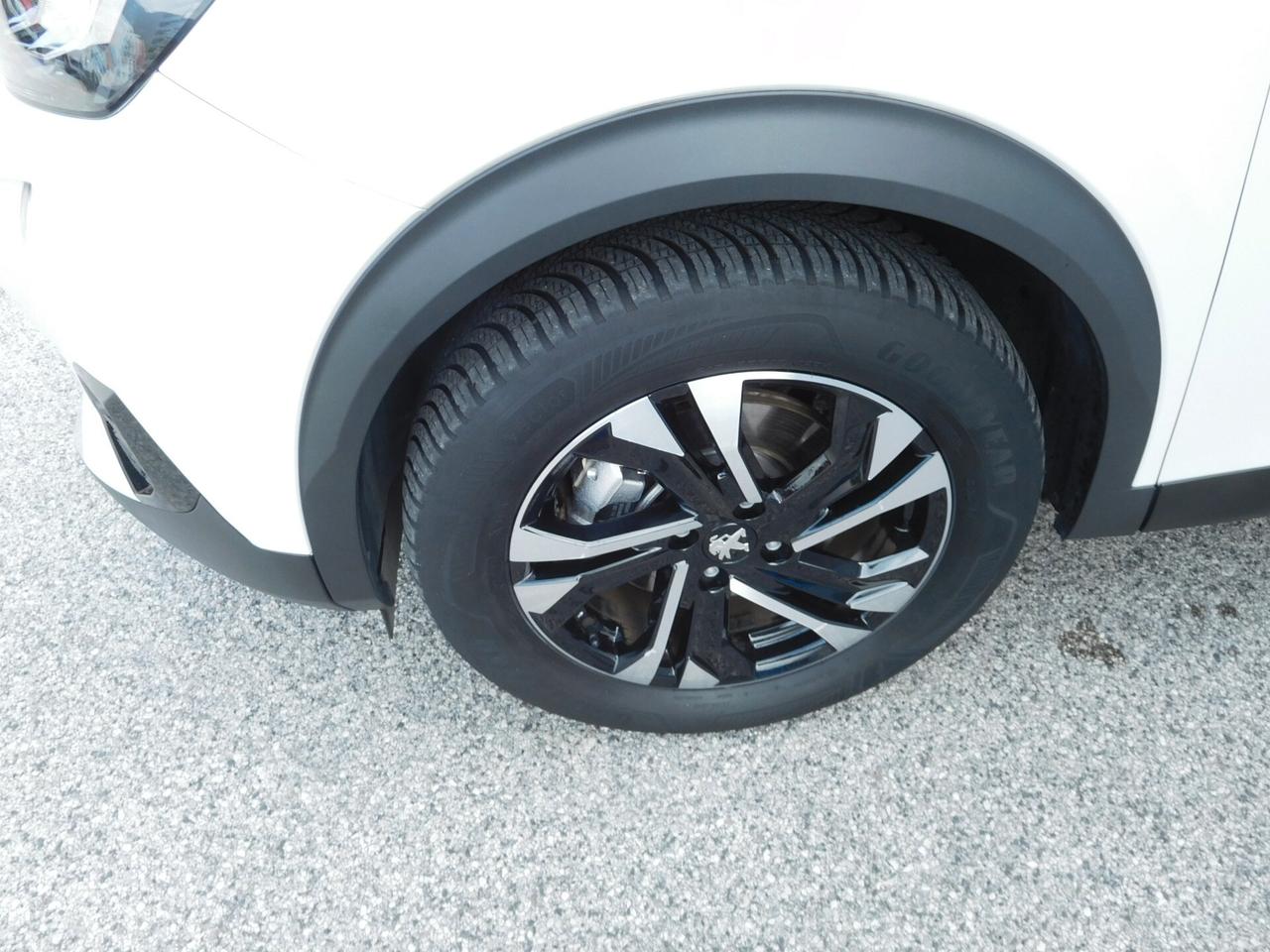 Peugeot 2008 motore elettrico 136 CV Allure Pack