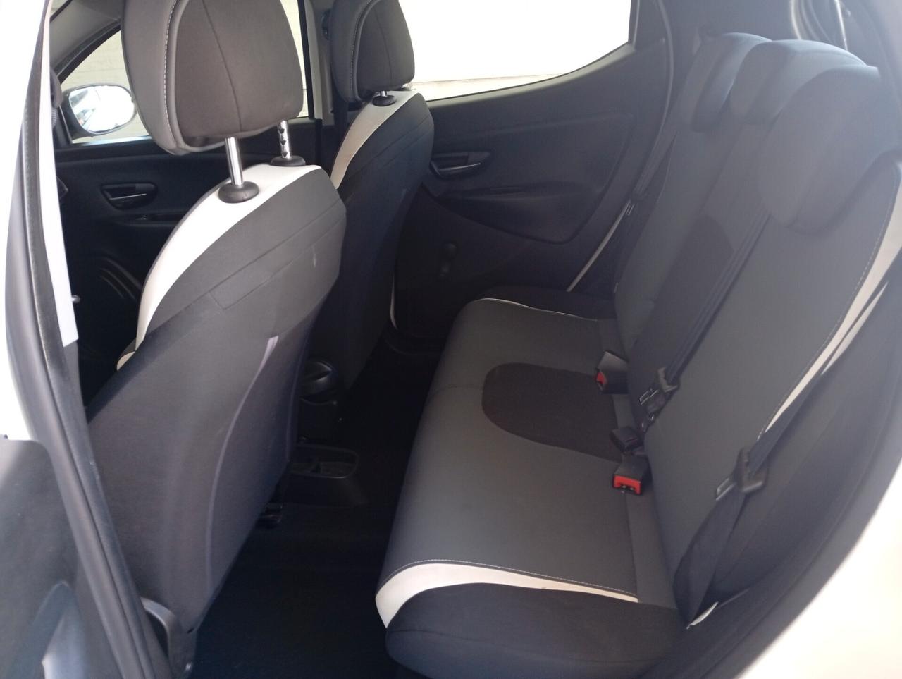 Lancia Ypsilon 1.2 69 CV 5 porte Elefantino