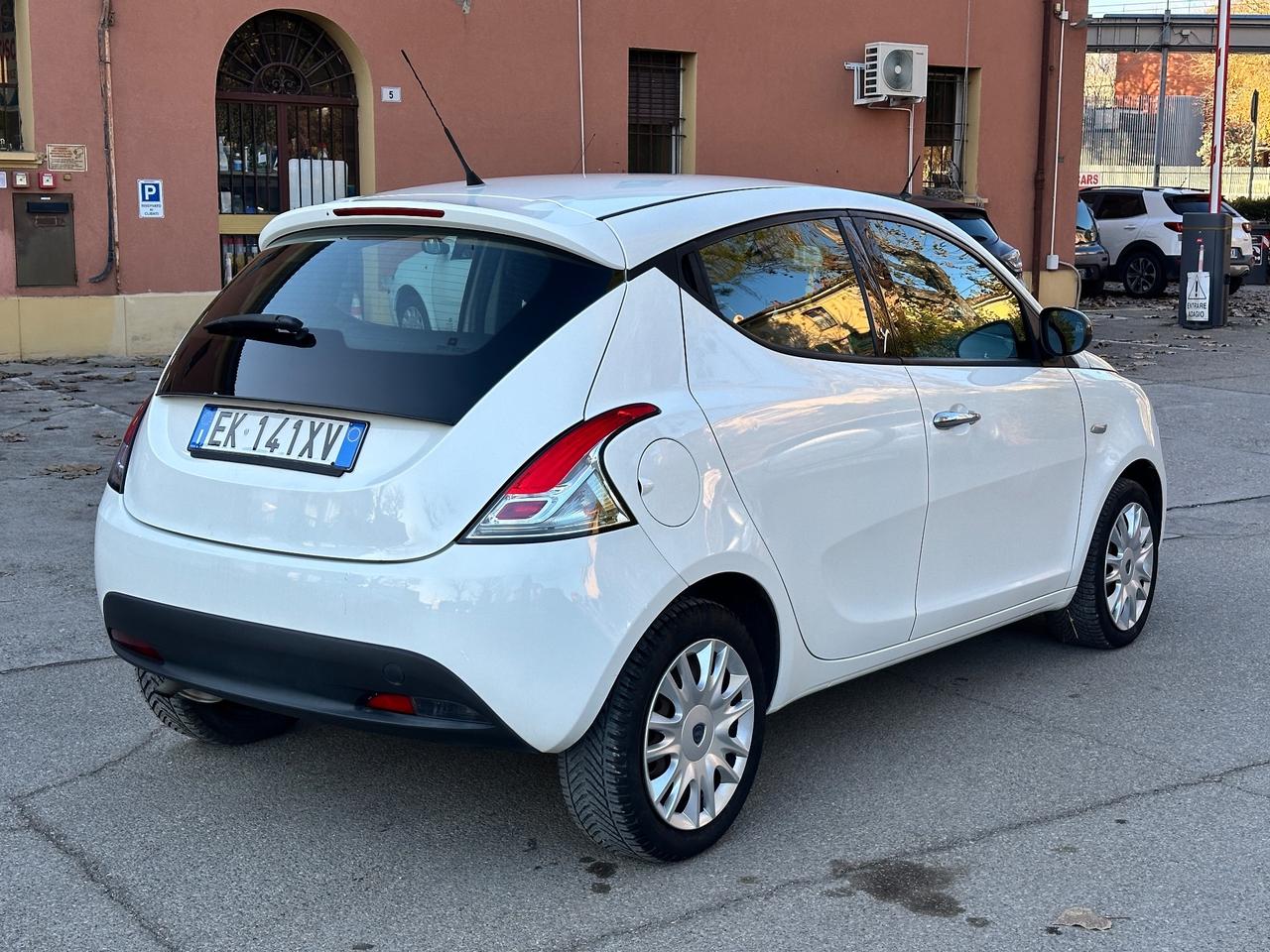 Lancia Ypsilon 1.2 69 CV 5 porte S&S Platinum