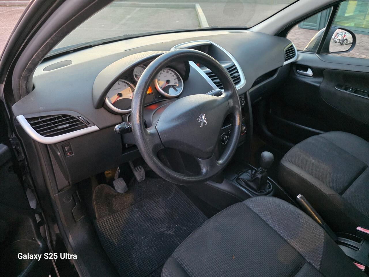 Peugeot 207 1.4 8V 75CV 3p. ONE Line