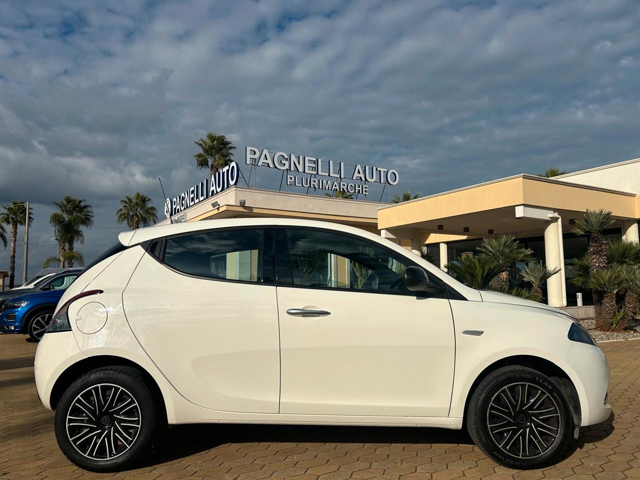 Lancia Ypsilon 1.0 S&S Hybryd Gold RadioTouch 7 pollici car play,