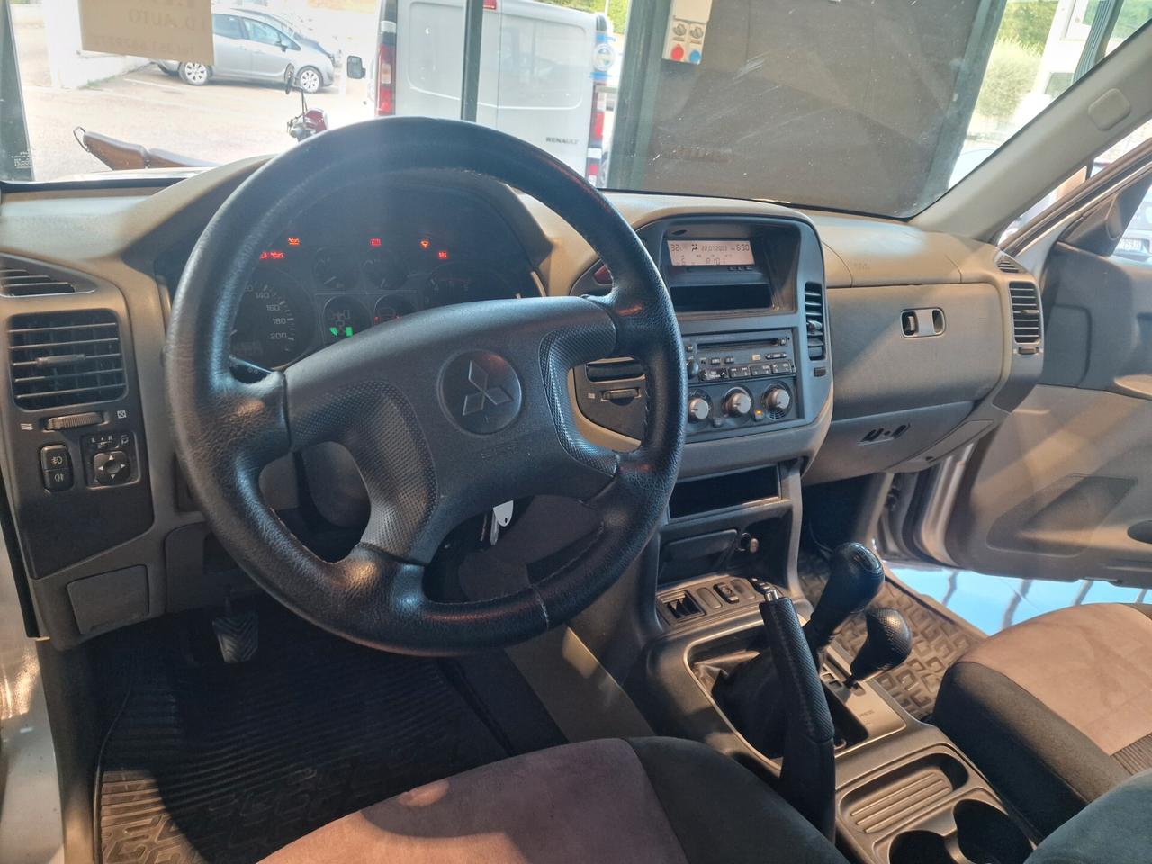 Mitsubishi Pajero 3.2 16V DI-D 5p. GLX 7 posti