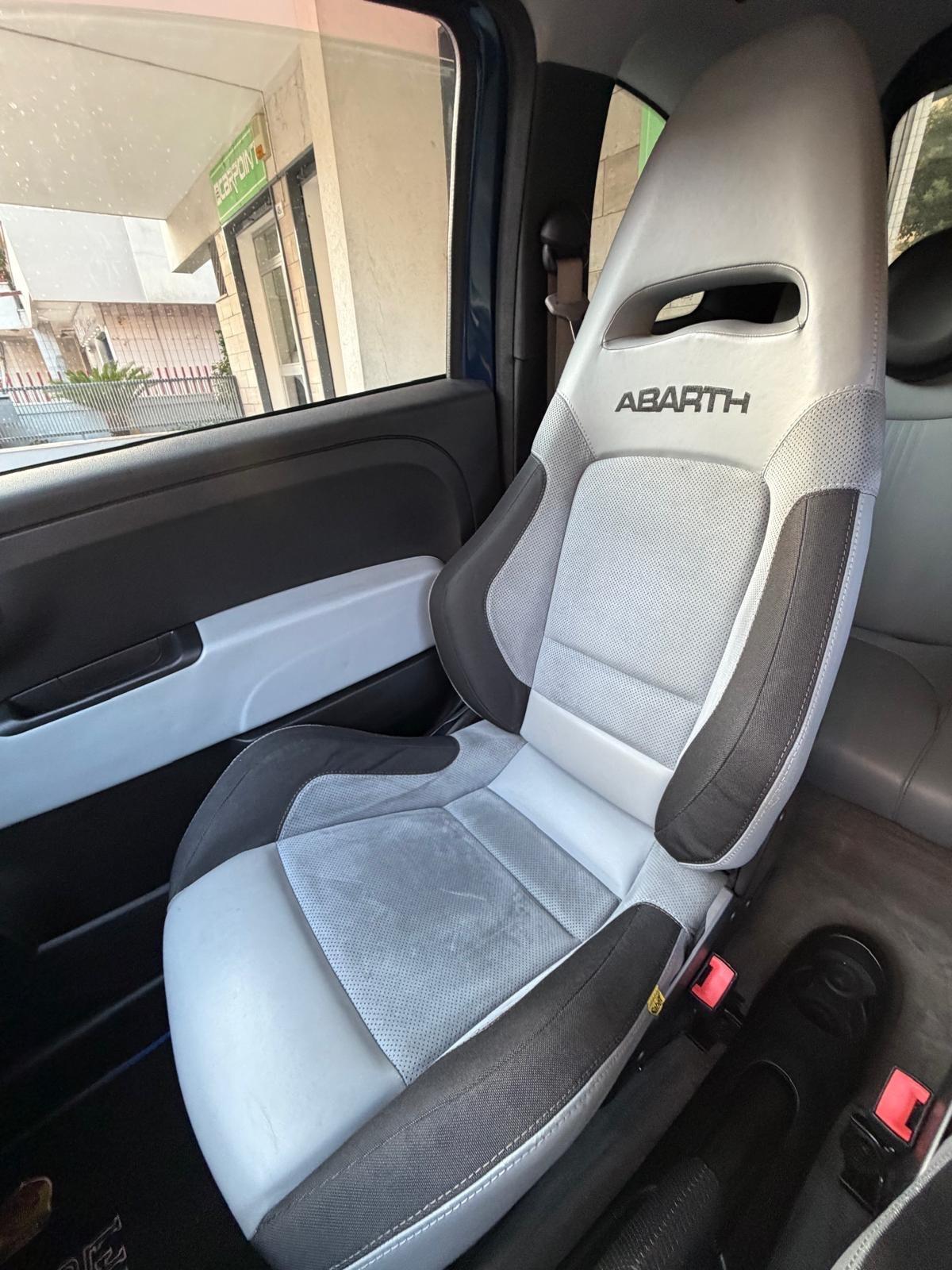 Abarth 500 1.4 Turbo T-Jet TRIBUTO FERRARI