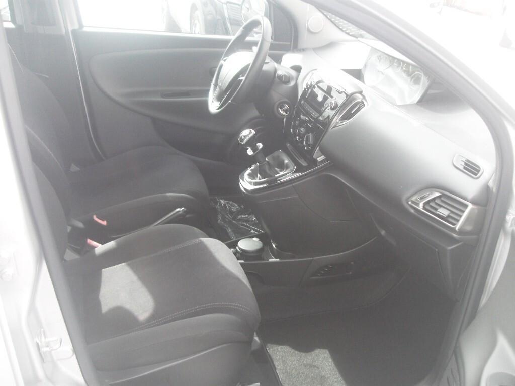 Lancia Ypsilon 1.2 69 CV 5 porte Gold