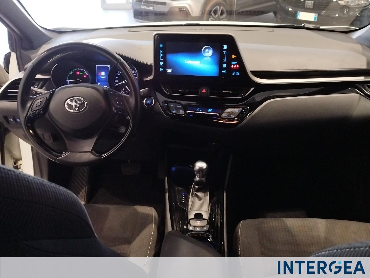 TOYOTA C-HR 1.8h Trend 2wd e-cvt