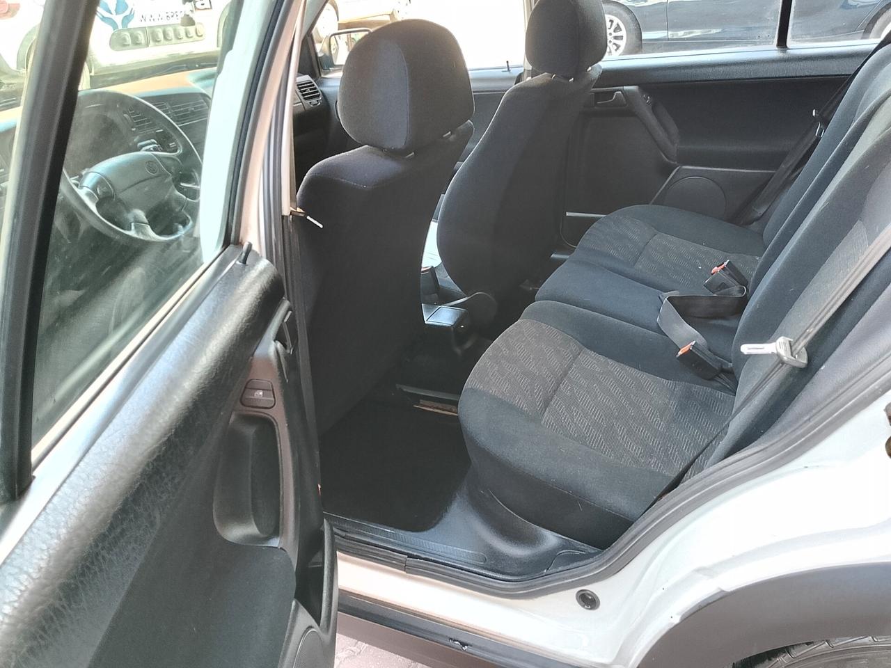 Volkswagen Golf 2.8 VR6 cat 5 p. DOHC CLIMA ABS