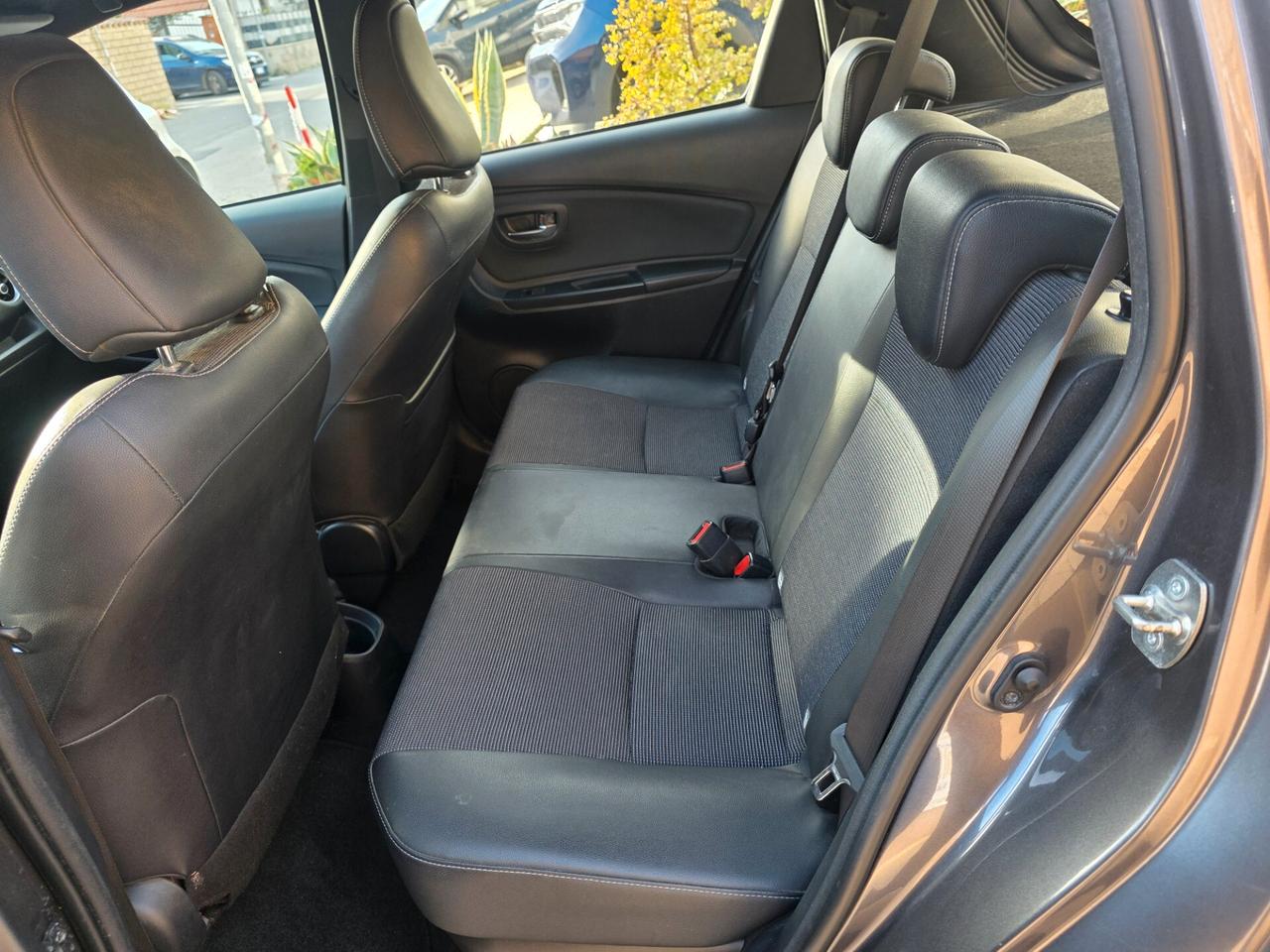 Toyota Yaris 1.5 Hybrid 5 porte Lounge Blue