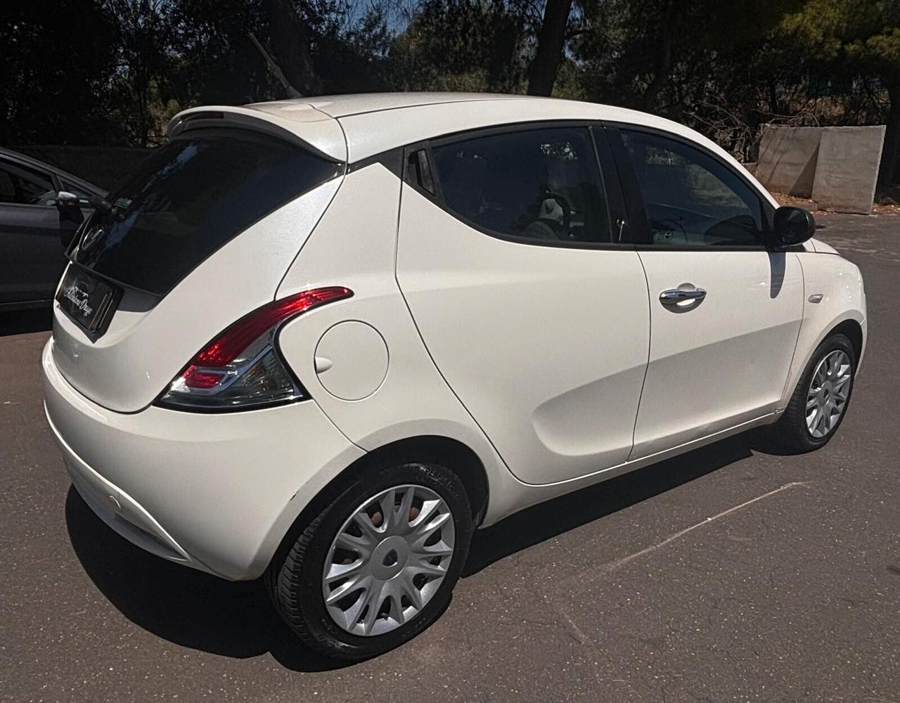 Lancia Ypsilon 1.2 69 CV 5 porte GPL Ecochic Silver