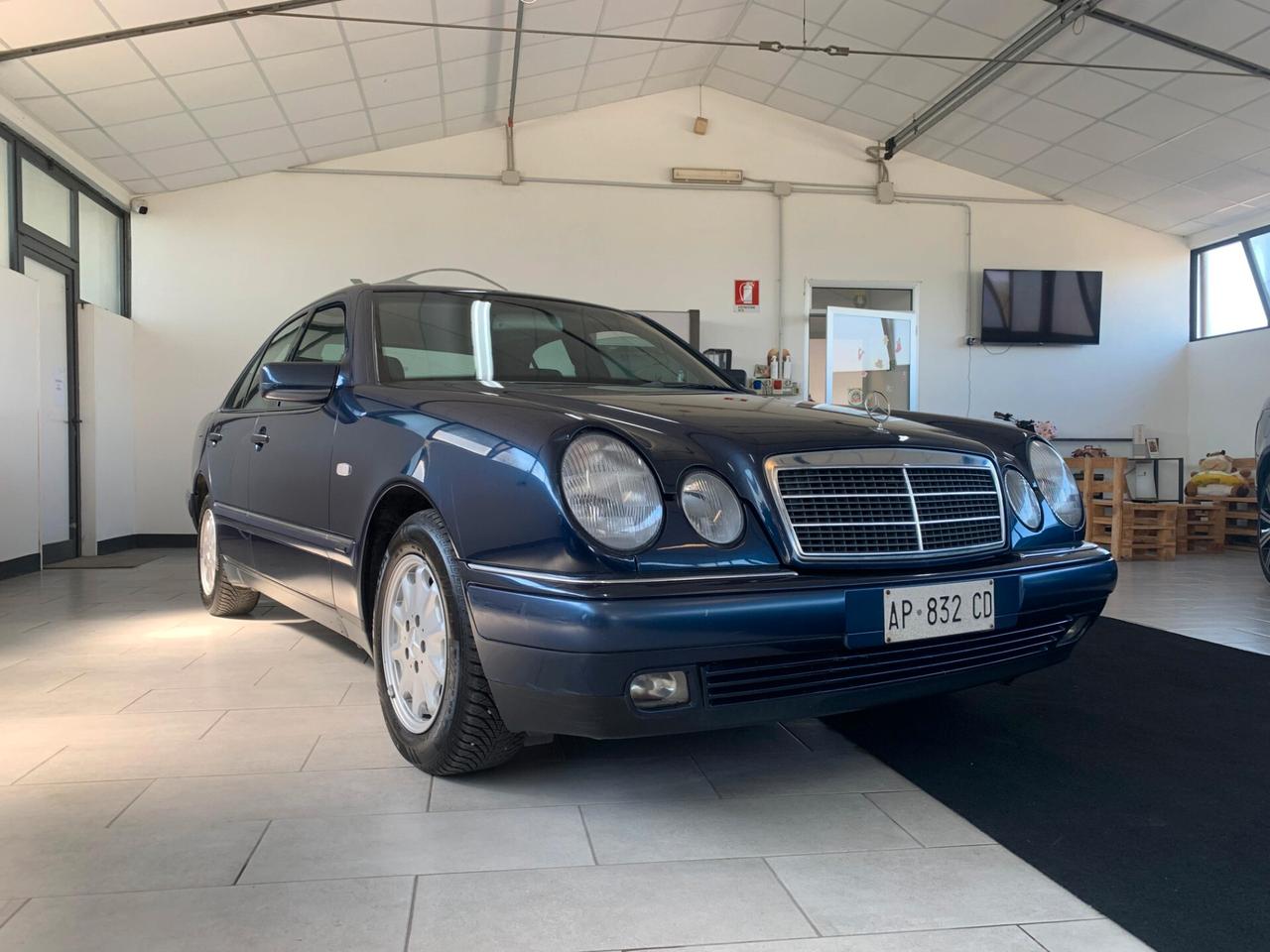 Mercedes-benz E 250 diesel cat Elegance