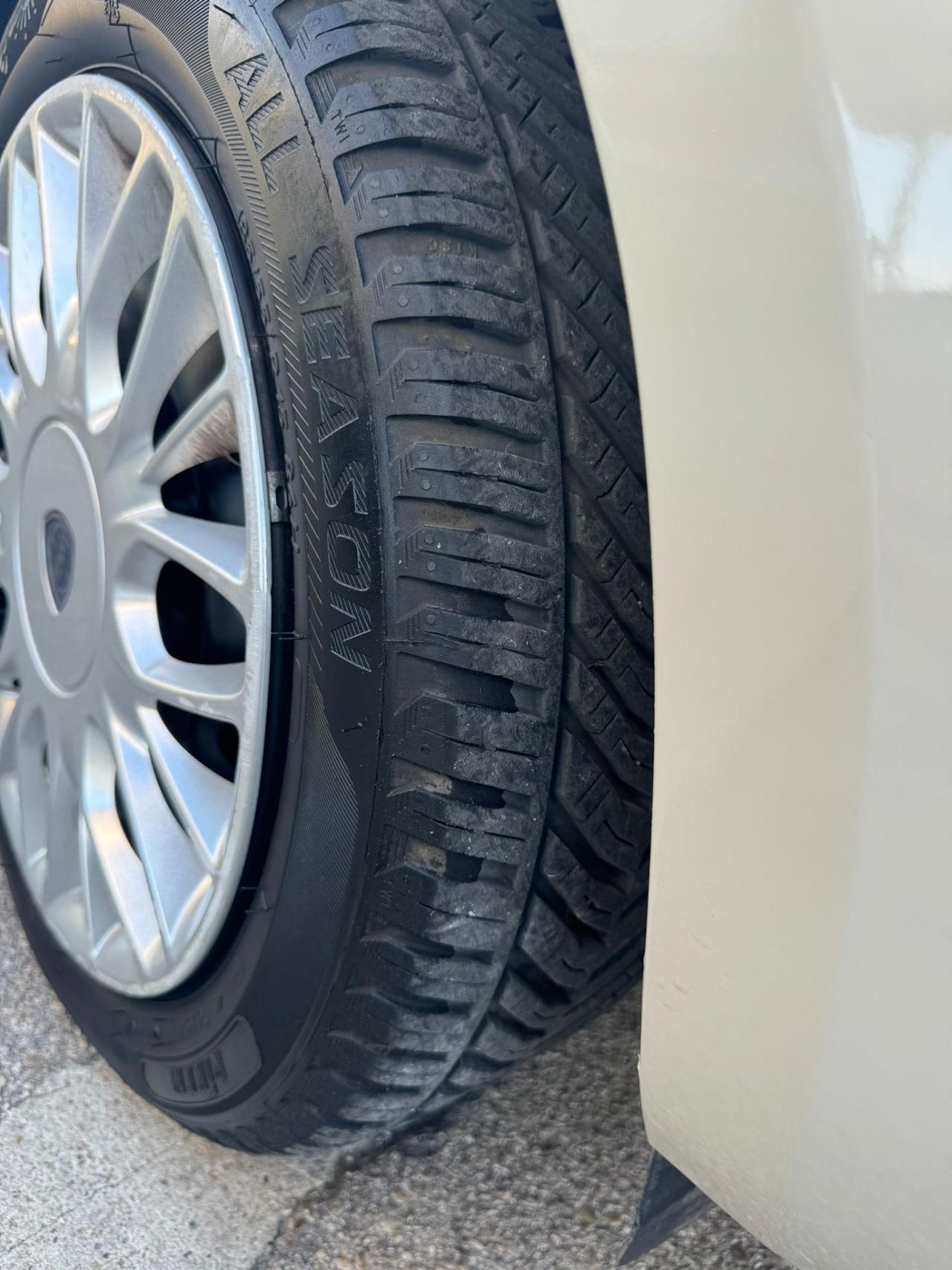 Lancia Ypsilon 1.3 MJT 95 CV S&S Platinum Garanzia
