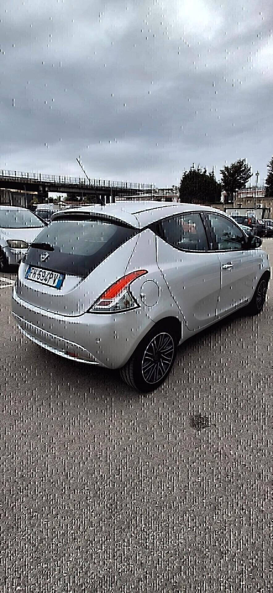 Lancia Ypsilon 1.2 69 CV 5 porte GPL Ecochic Platinum