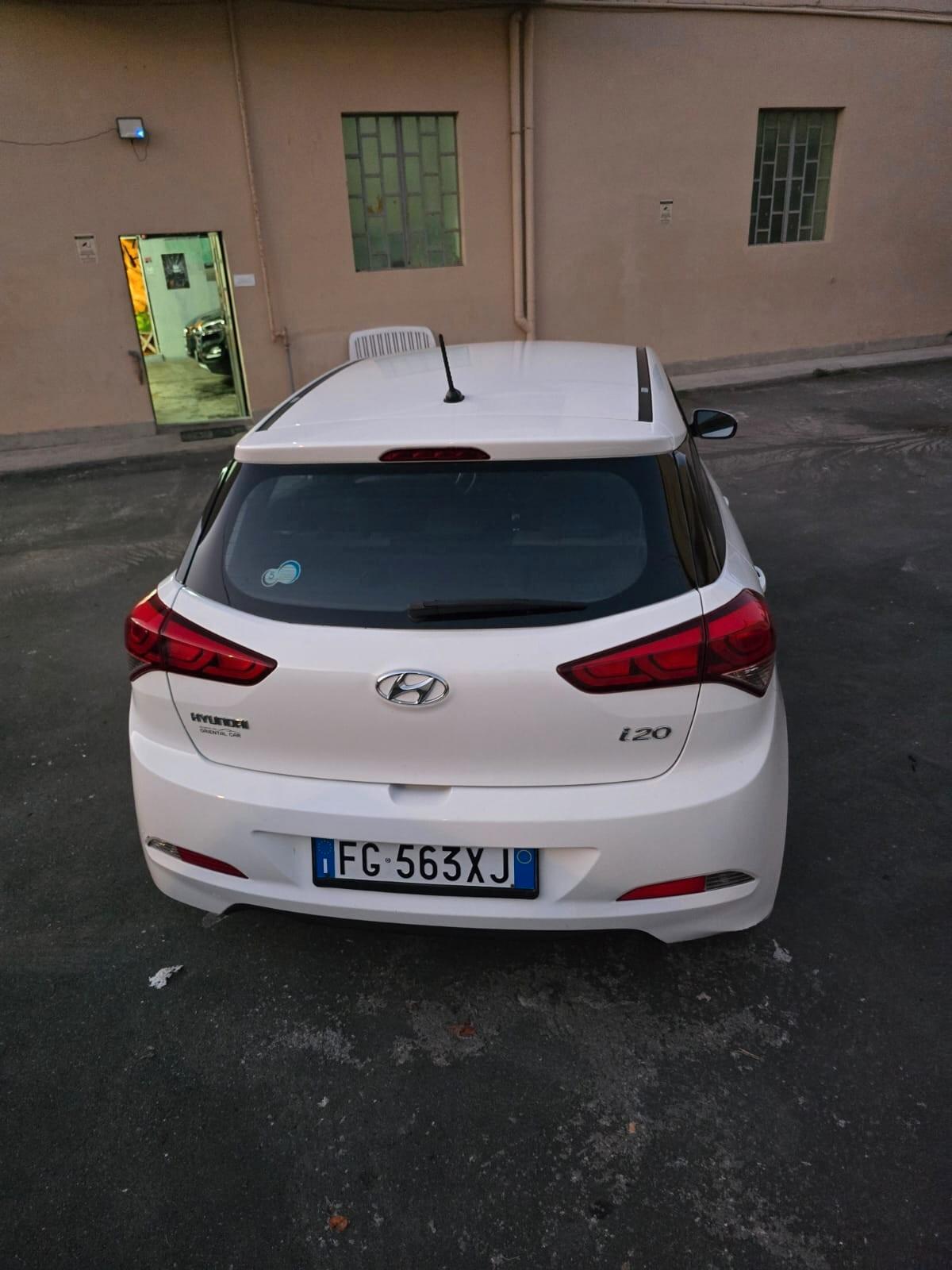 Hyundai i20 1.2 84 CV 5 porte Comfort unico proprietario garanzia 12 mesi accetto permute