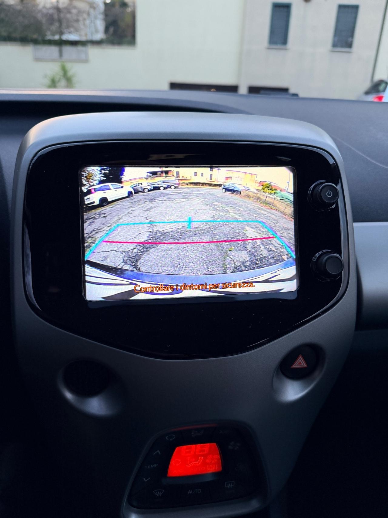 Toyota Aygo 1.0 VVT-i 69 CV 5 porte x-business