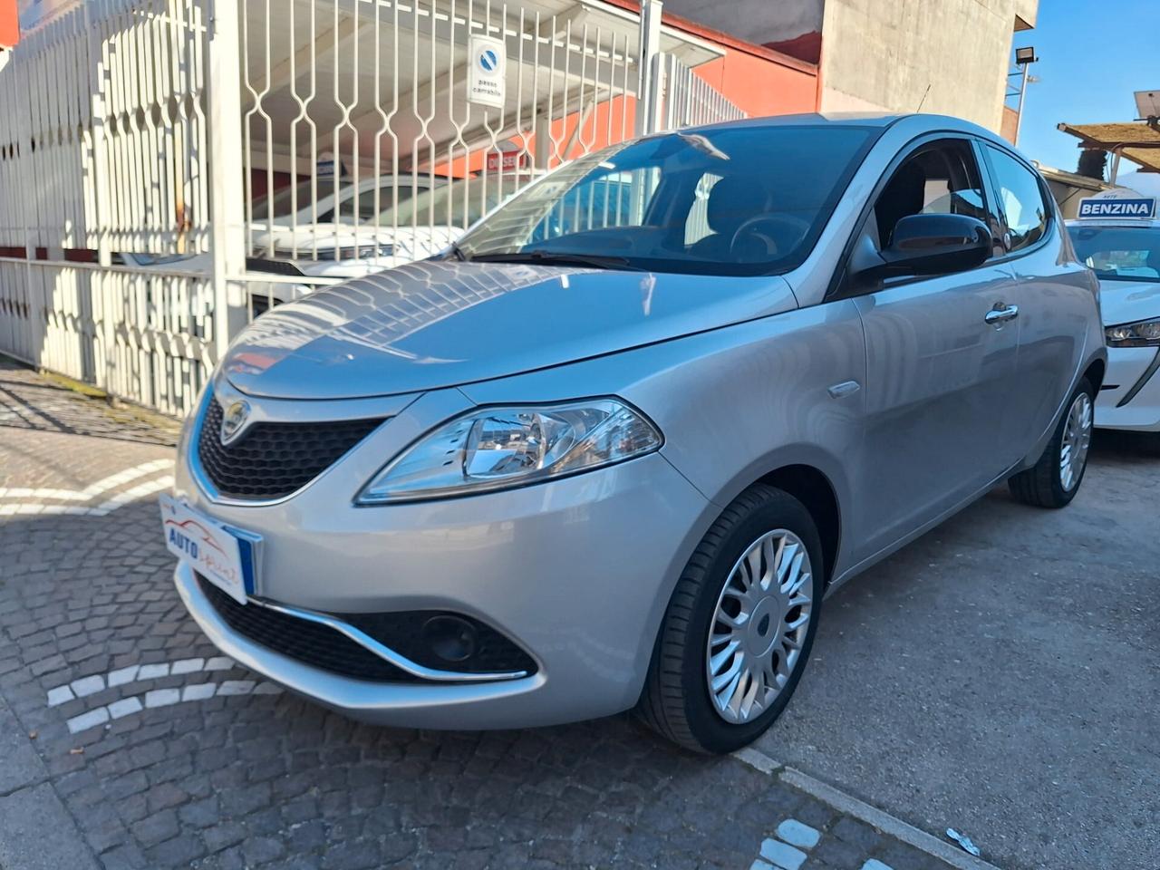 Lancia Ypsilon 1.2 69 CV 5 porte GPL Ecochic Silver