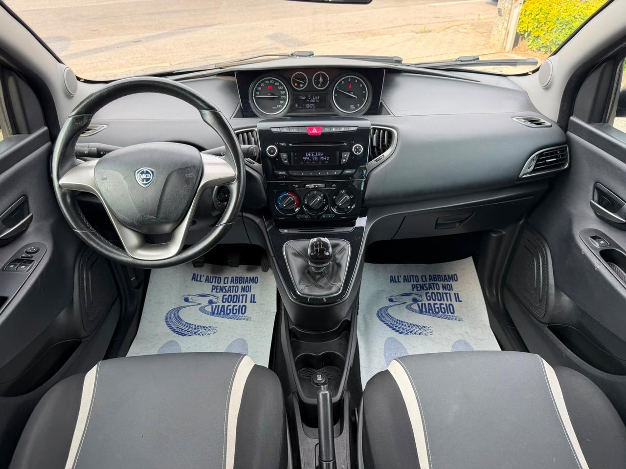 Lancia Ypsilon 0.9 TwinAir 85 CV 5 porte Metano Ecochic Elle