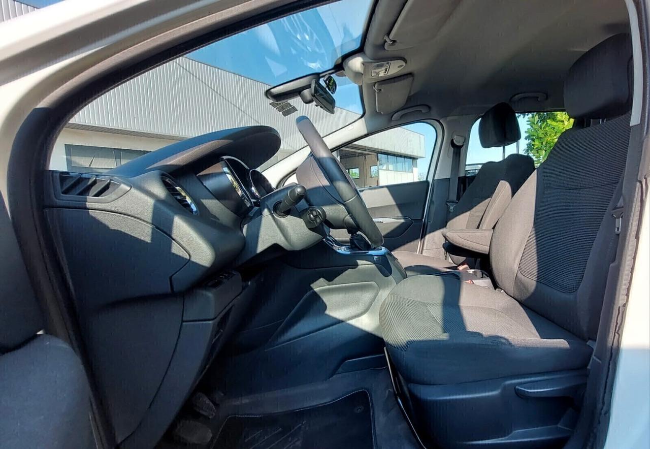 Peugeot 5008 1.6 Diesel 7 Posti Neopatentati