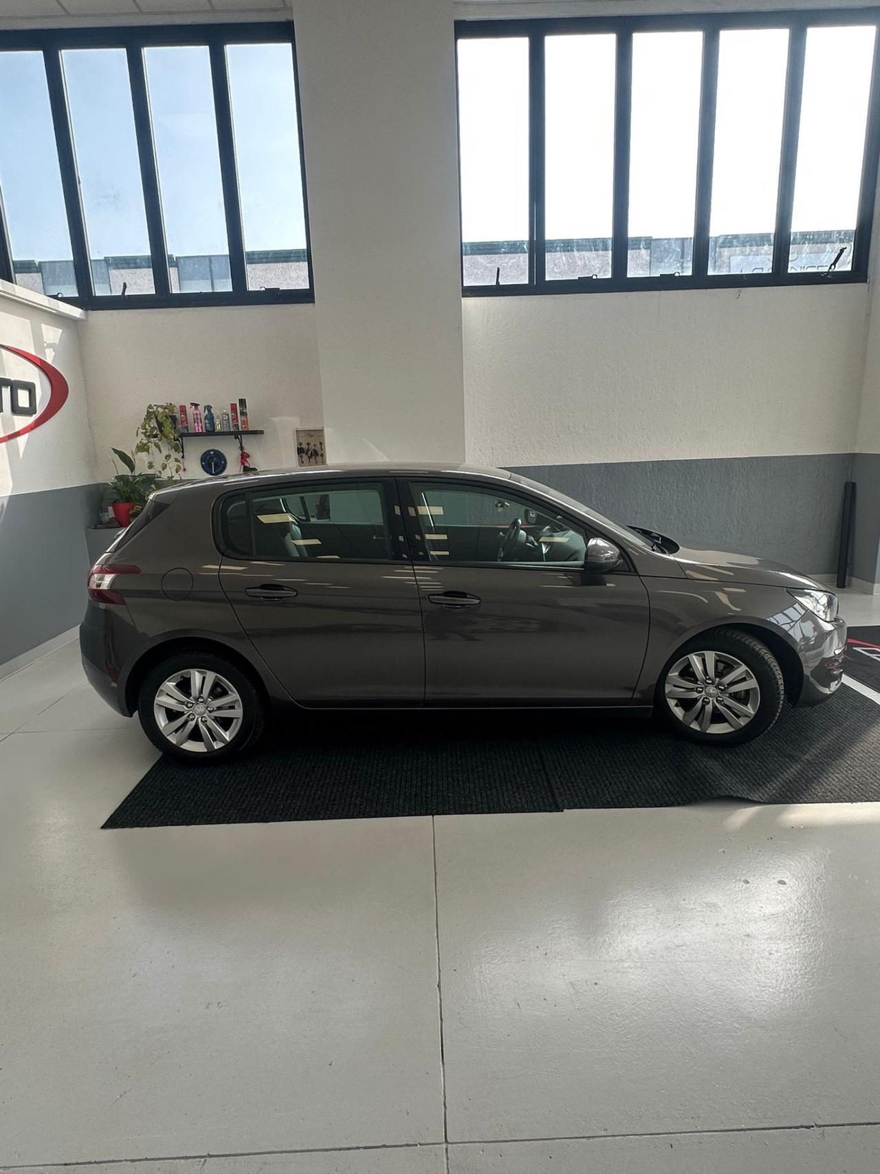 Peugeot 308 BlueHDi 120 S&S Business