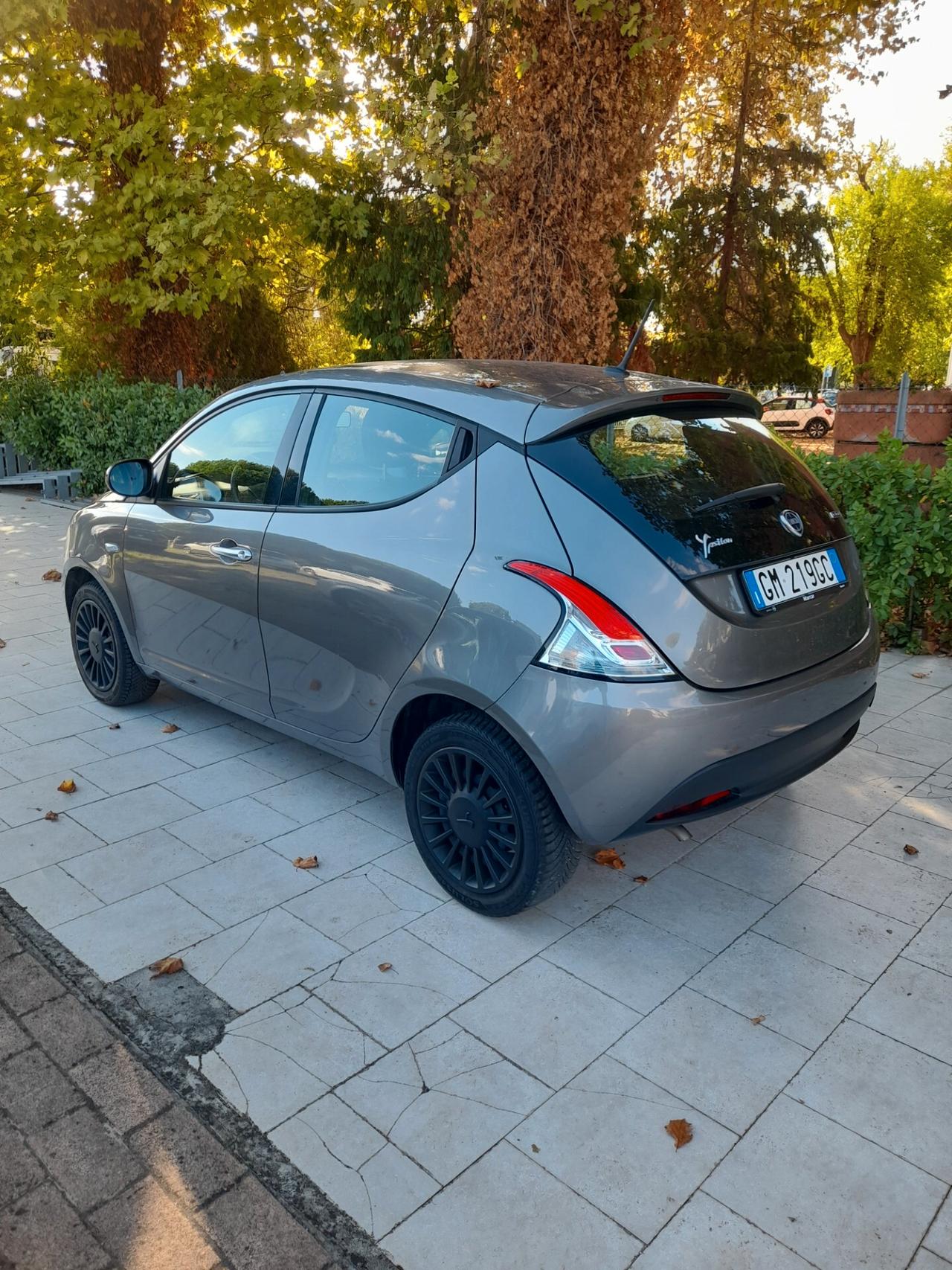 Lancia Ypsilon 1.0 Hybrid Gold