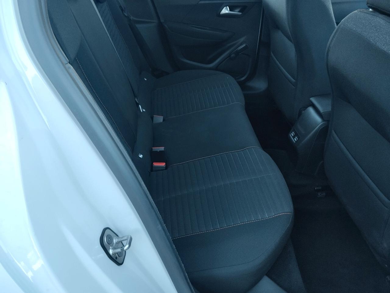 Peugeot 208 motore elettrico 136 CV 5 porte Active