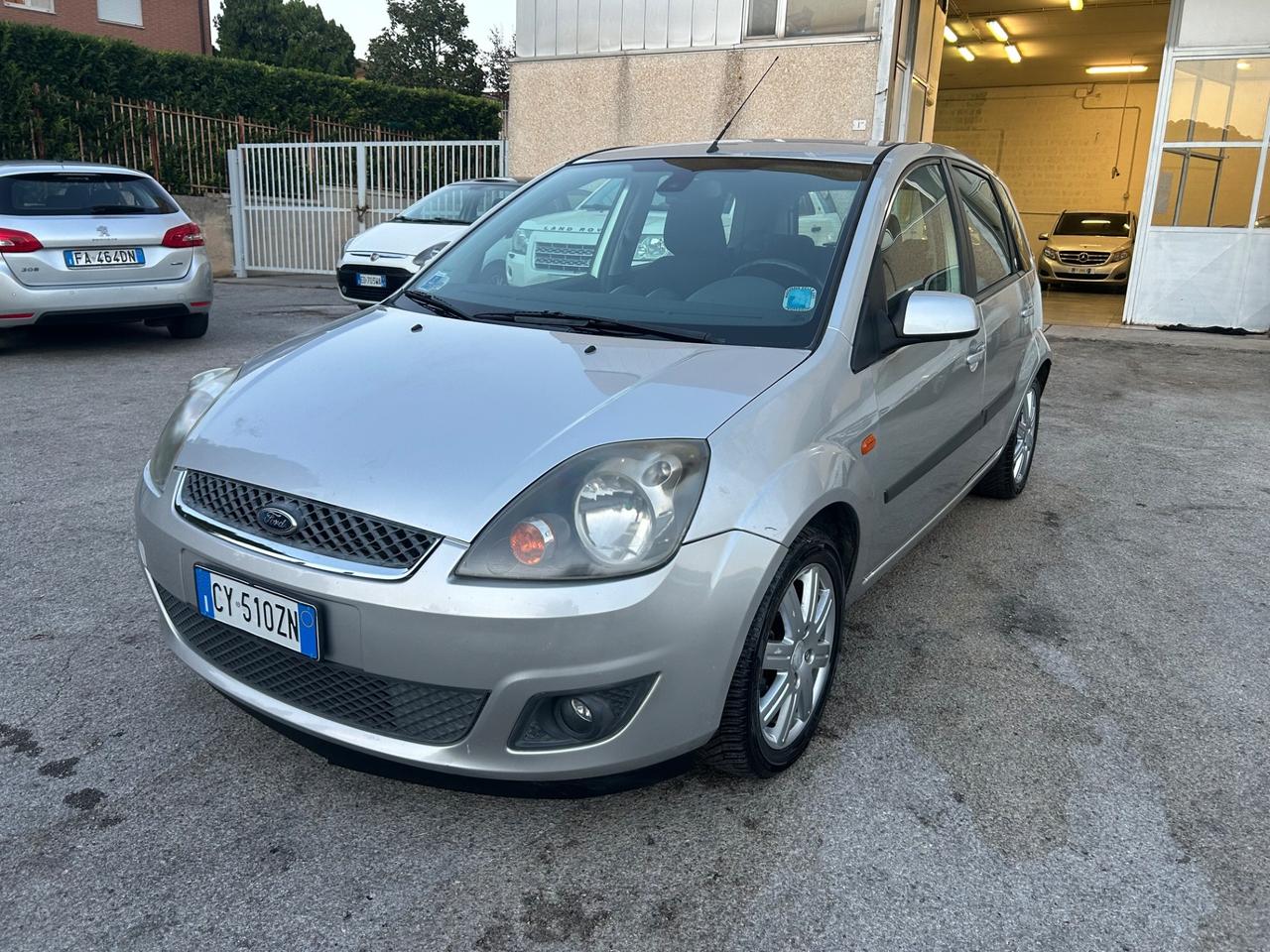 Ford Fiesta 1.2 5p. Ghia 140000km Gancio Traino